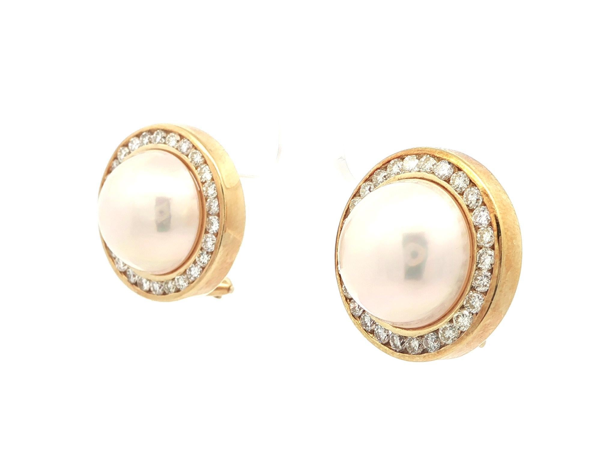 Orecchini a bottone in oro giallo 18k di alta qualità con perle Mabe da 14 mm e diamanti da 1,56 carati in vendita 4