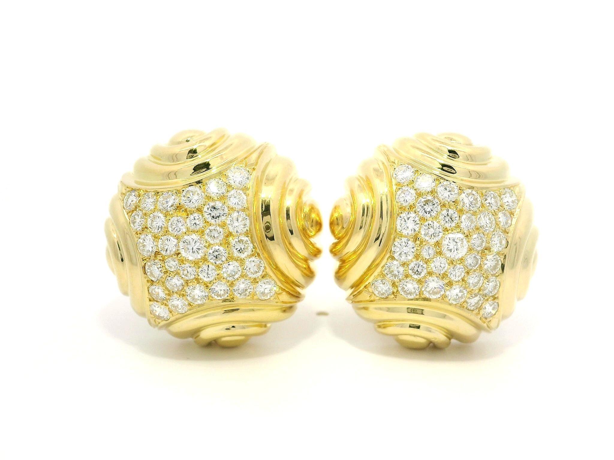 Orecchini a clip in oro giallo 18k di alta qualità con diamante rotondo scanalato da 2 ct. in vendita 2
