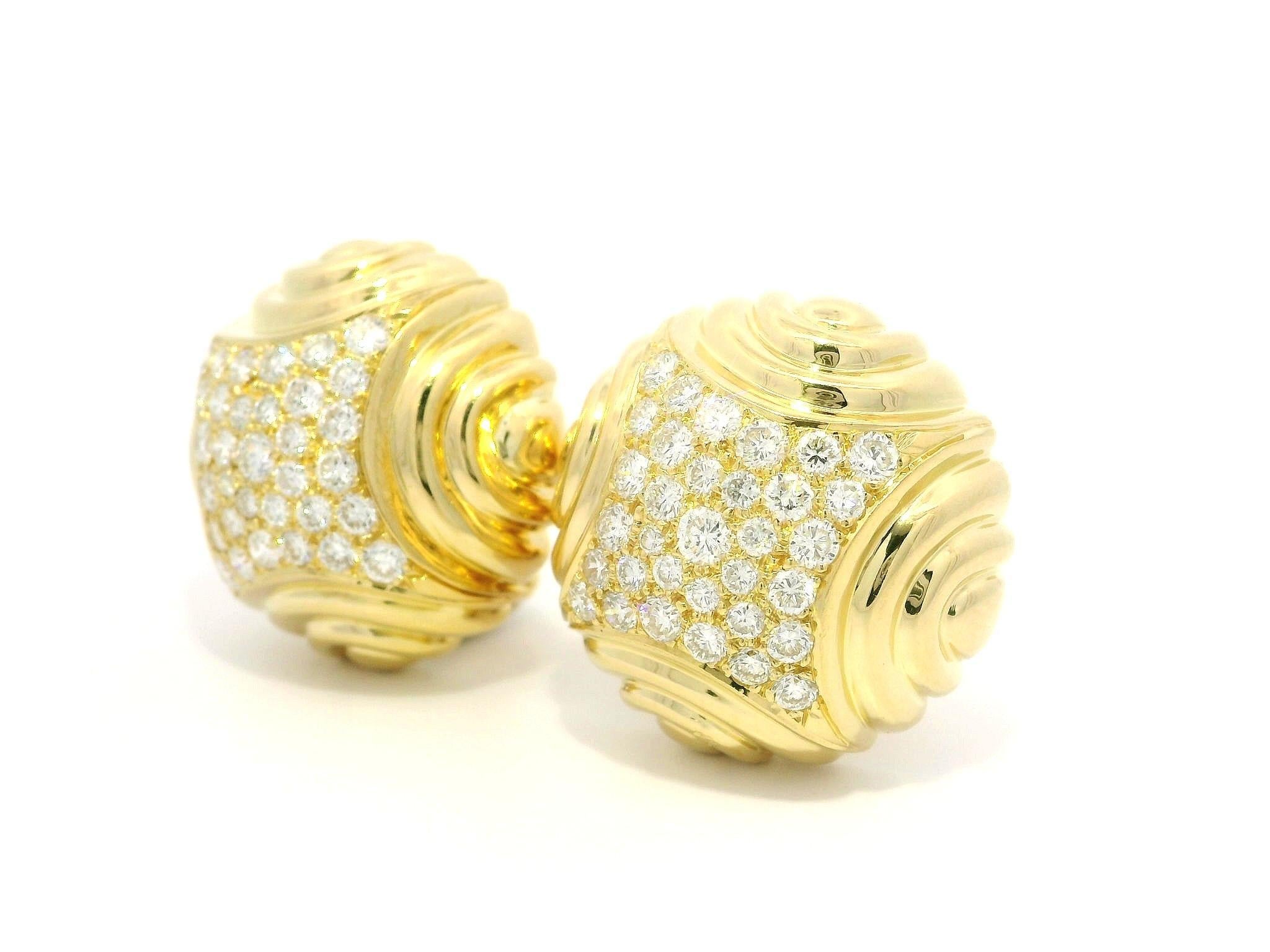 Orecchini a clip in oro giallo 18k di alta qualità con diamante rotondo scanalato da 2 ct. in vendita 4