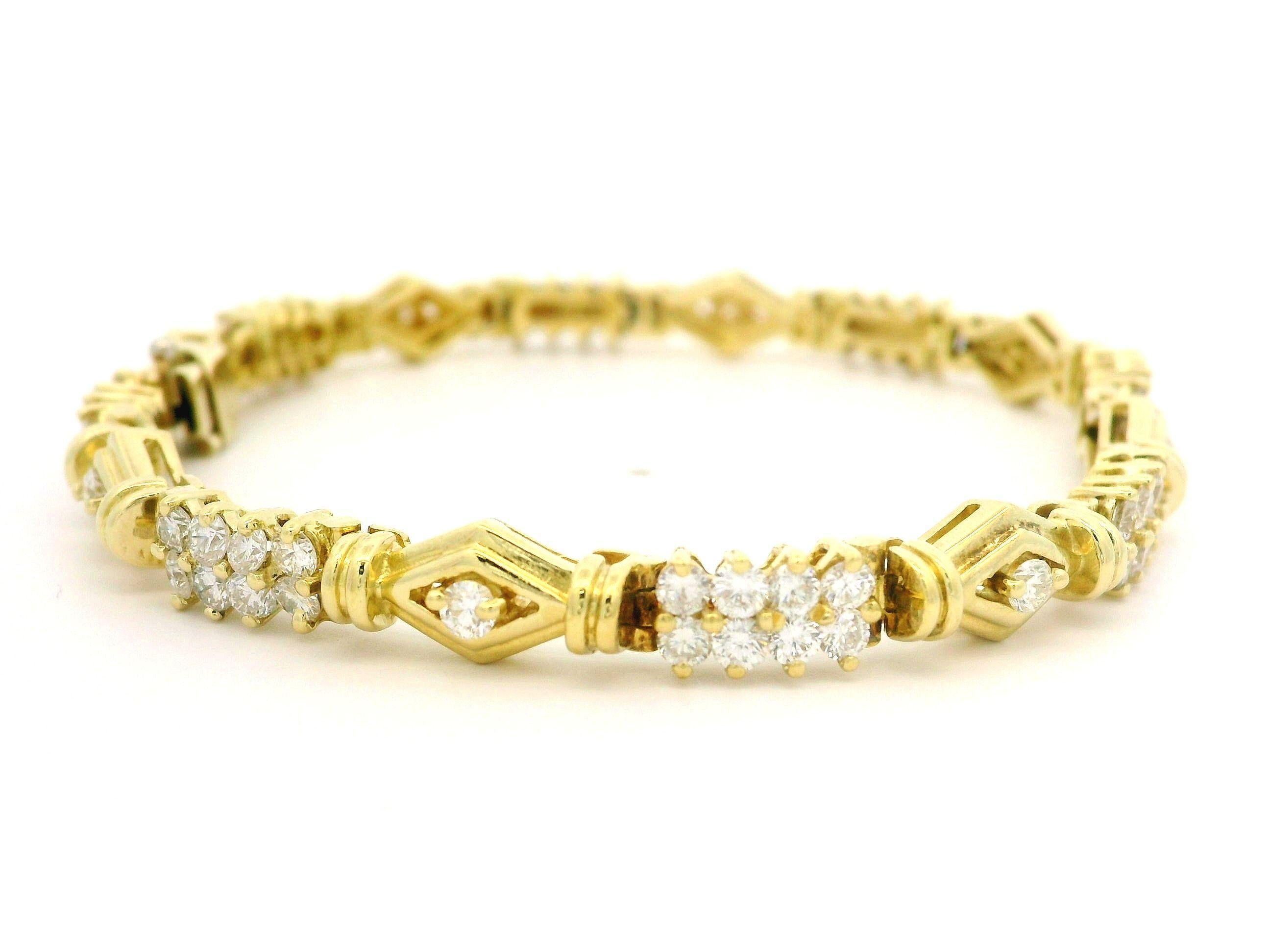 18k Yellow Gold High Quality 3.24ctw Diamond Geometric Line Bracelet In Excellent Condition For Sale In Montclair, NJ