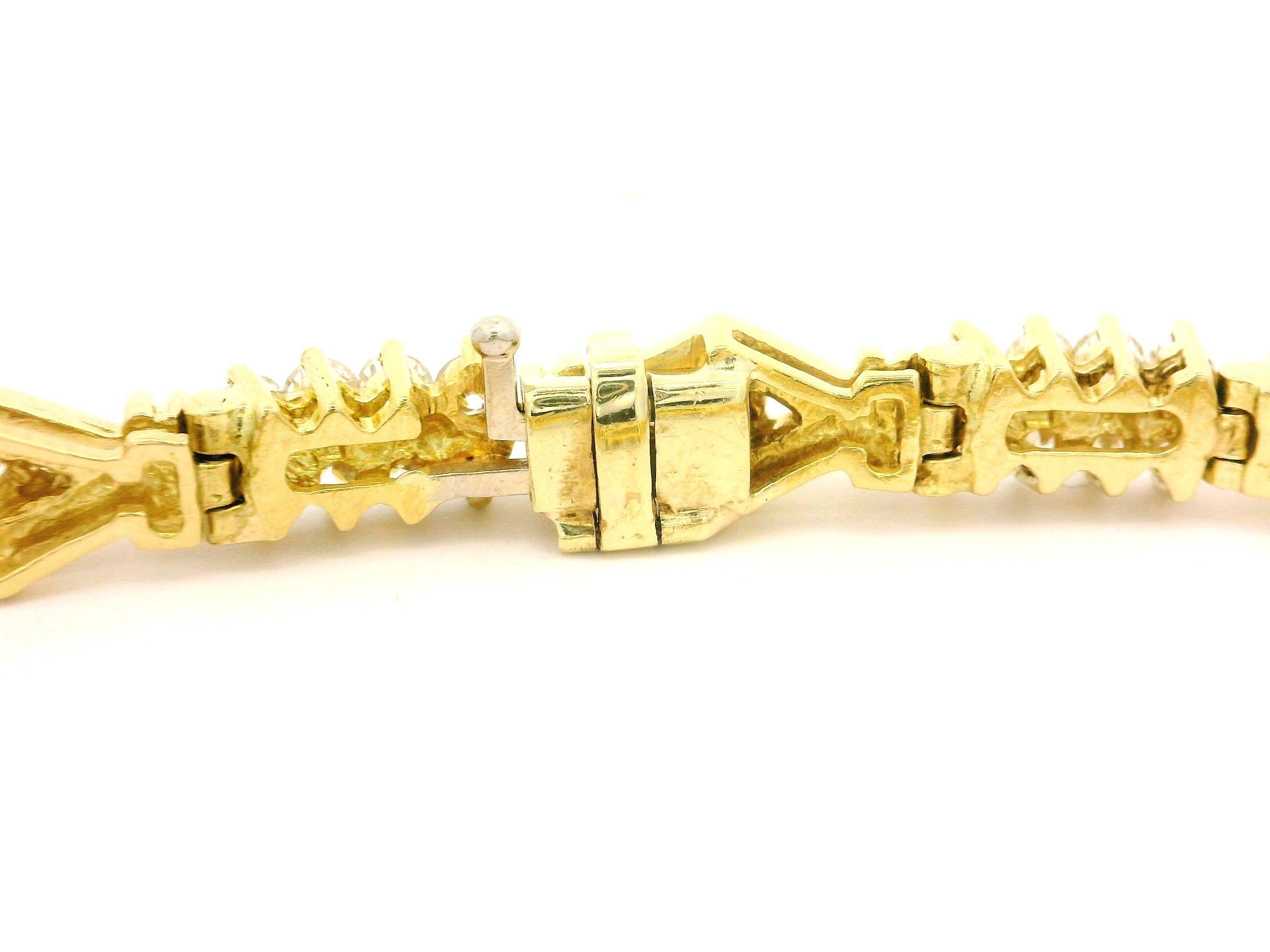 18k Yellow Gold High Quality 3.24ctw Diamond Geometric Line Bracelet For Sale 2