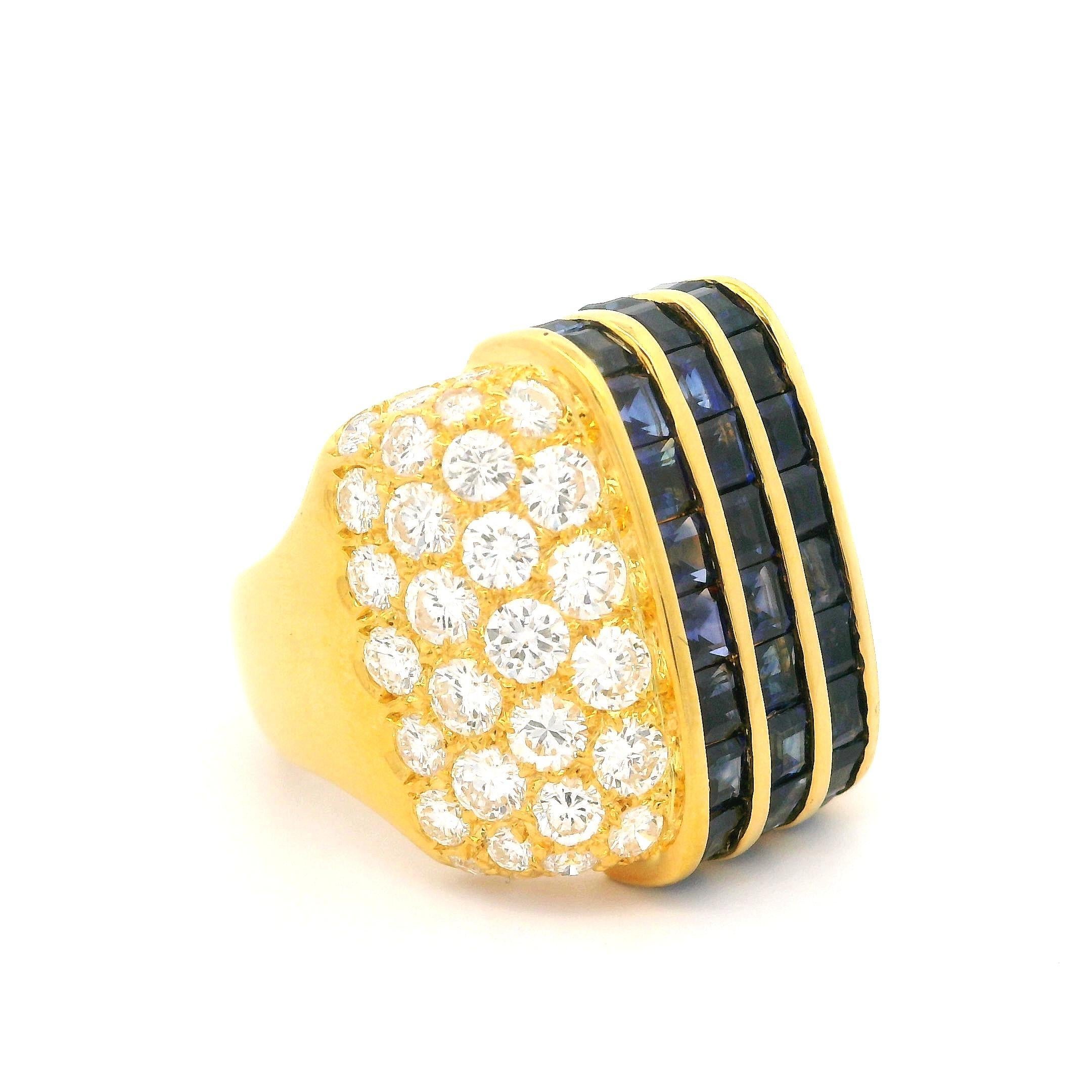 Anello a fascia larga da 19,6 mm in oro giallo 18k di alta qualità con zaffiro e diamante da 6,54 carati in vendita 2