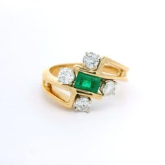 18k Yellow Gold High Quality Emerald & Diamond w/ Open Work Sides Cocktail Ring