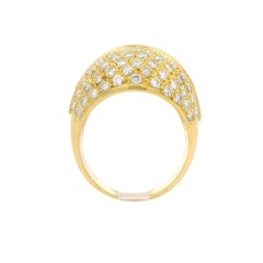 Bague cocktail bombée de haute qualité en or jaune 18 carats, rubis et diamants pavés