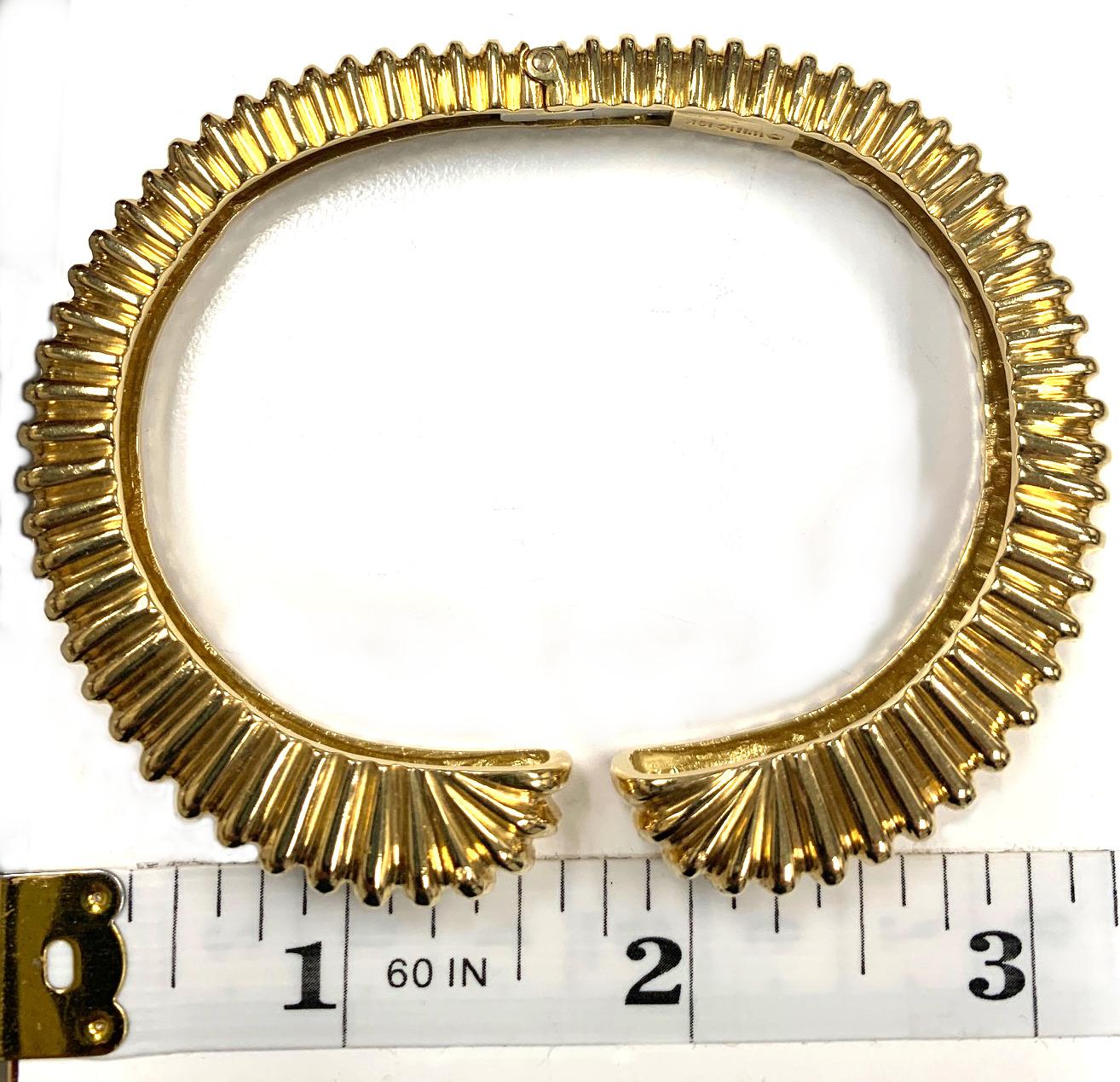 Women's 18K Yellow Gold Hinged Bangle Bracelet