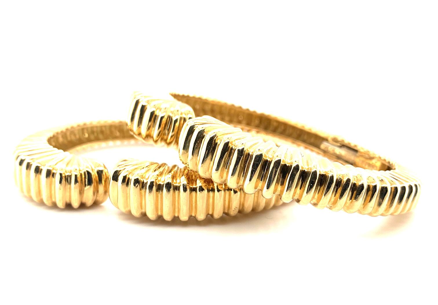 18K Yellow Gold Hinged Bangle Bracelet 3