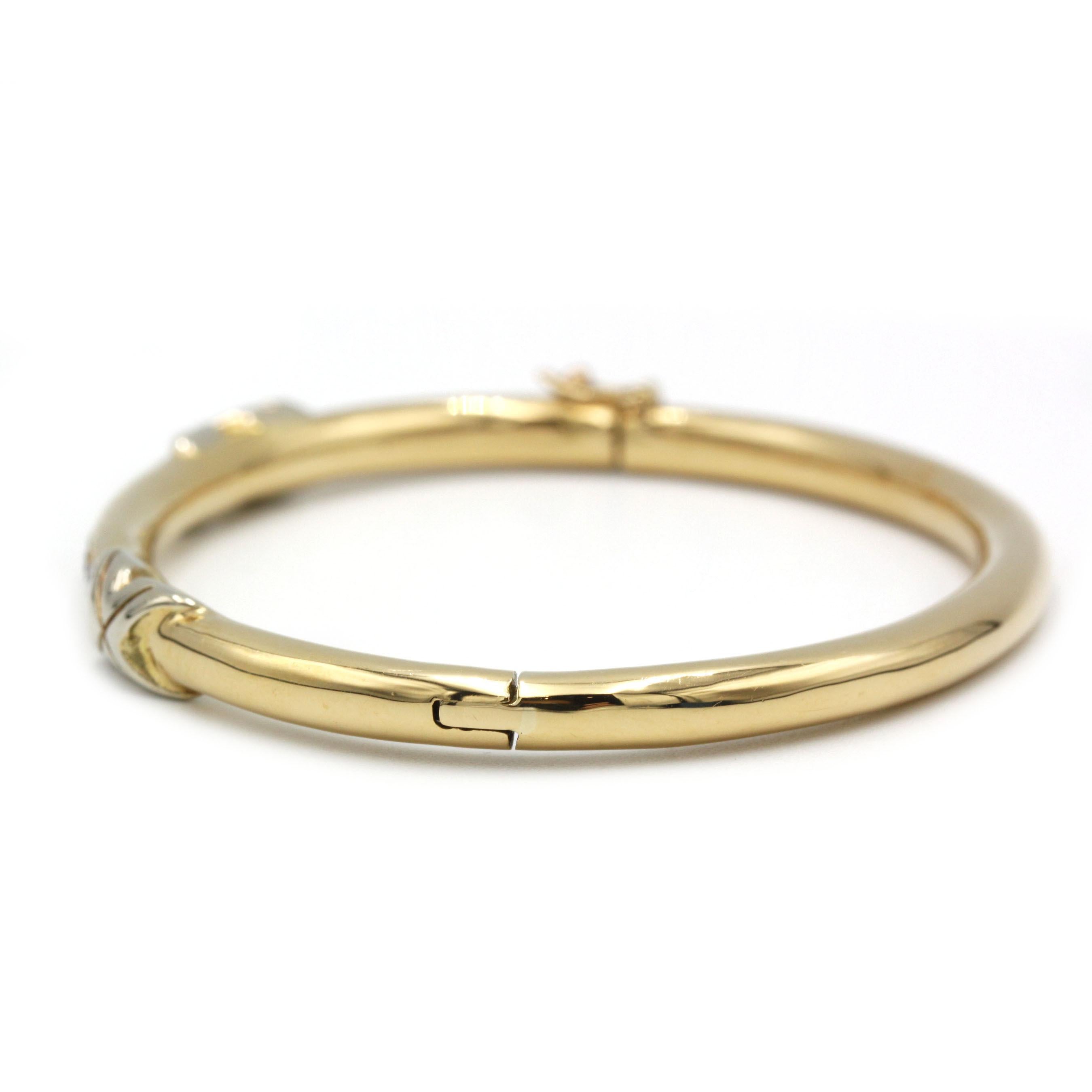 Taille brillant Bracelet à charnière en or jaune 18K avec 10 diamants pavés (1.00 Ct TWT) en vente