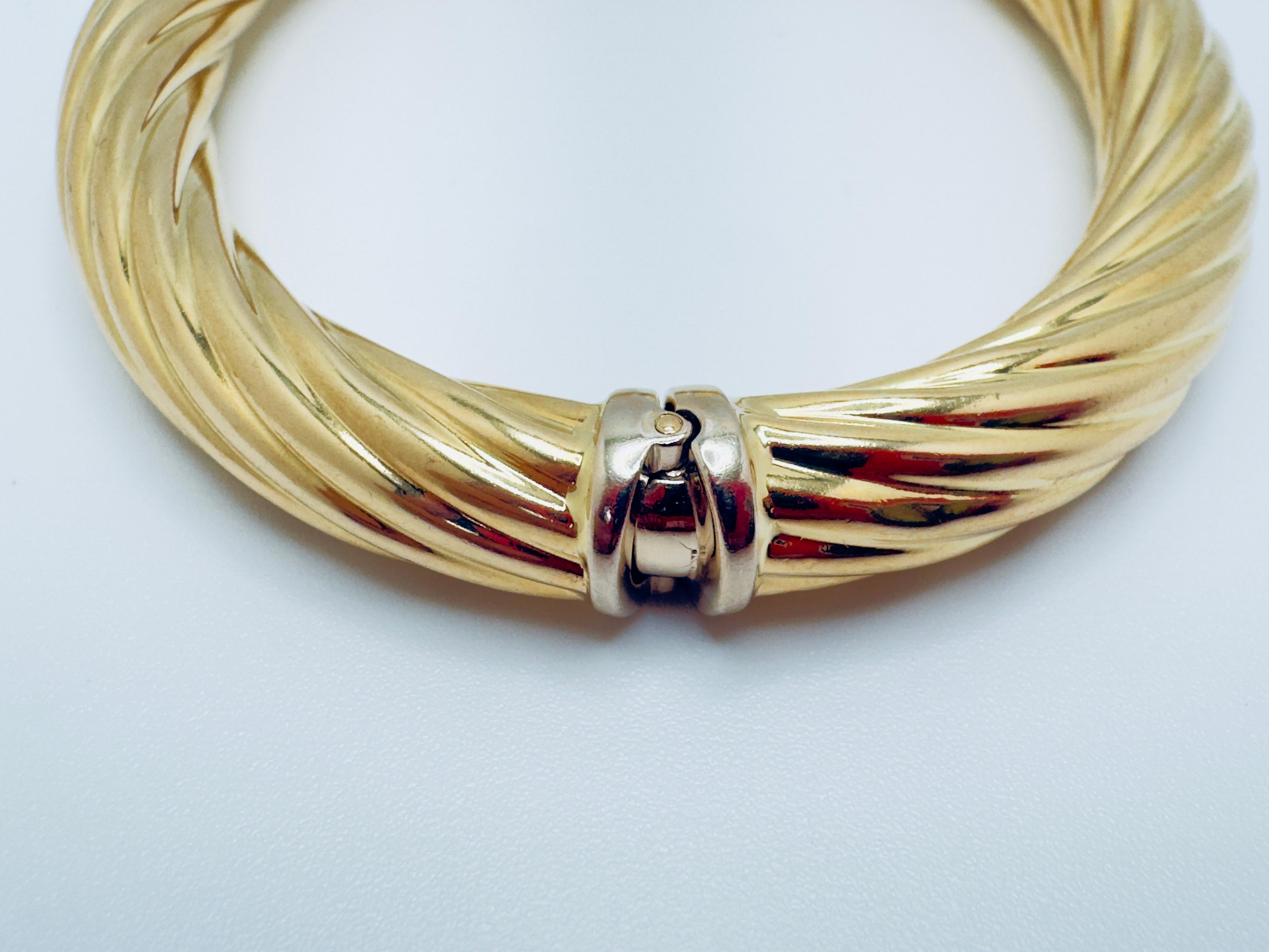 Pulsera brazalete hueca de oro amarillo de 18 quilates en venta 1