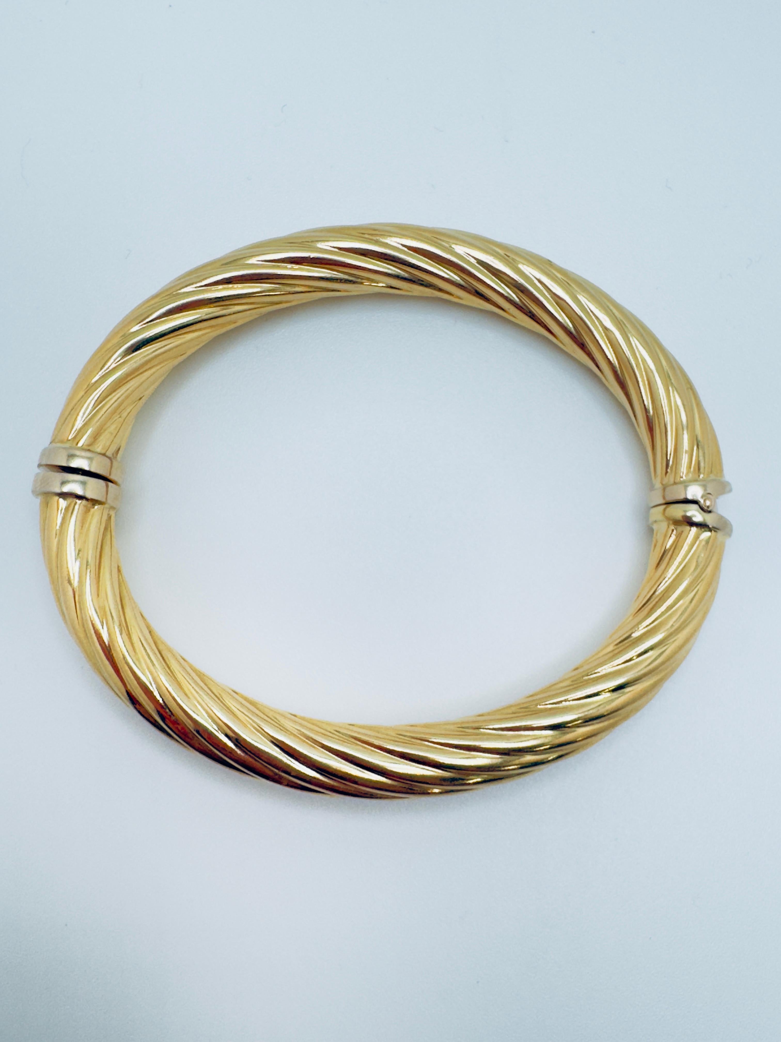 Pulsera brazalete hueca de oro amarillo de 18 quilates en venta 3