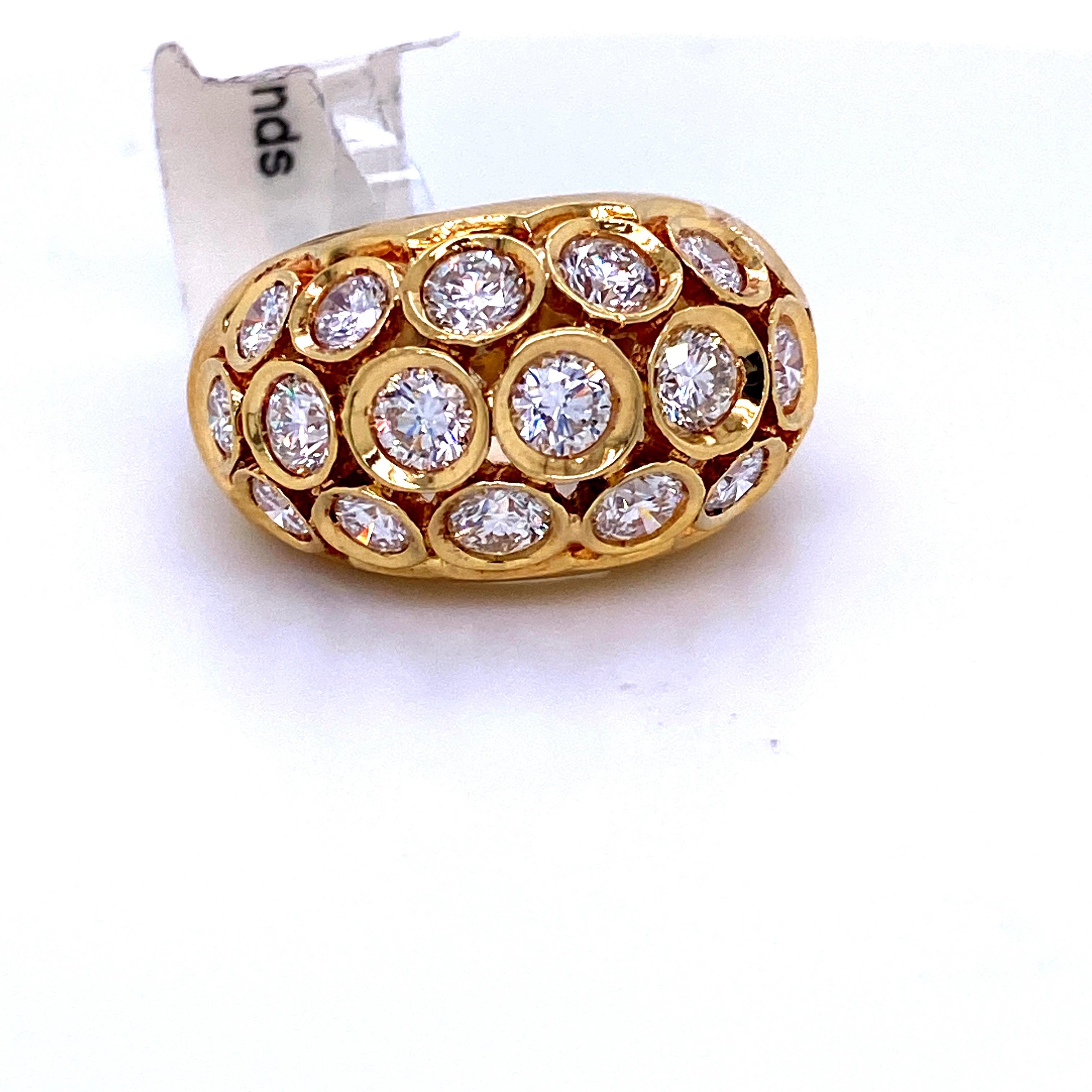 18K Yellow gold dome ring featuring 19 round brilliants in a honeycomb motif weighing 2.77 carats.
Average Stone: 0.15 PTS
Color G
Clarity SI

SIZE 6.25
Sizeable free of charge