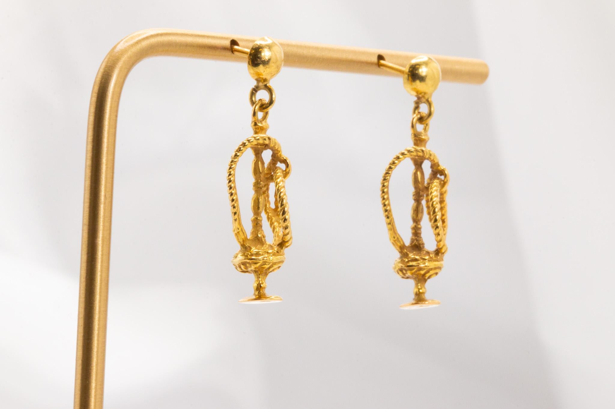 18k Yellow Gold Hookah Dangle Earrings Damen im Angebot