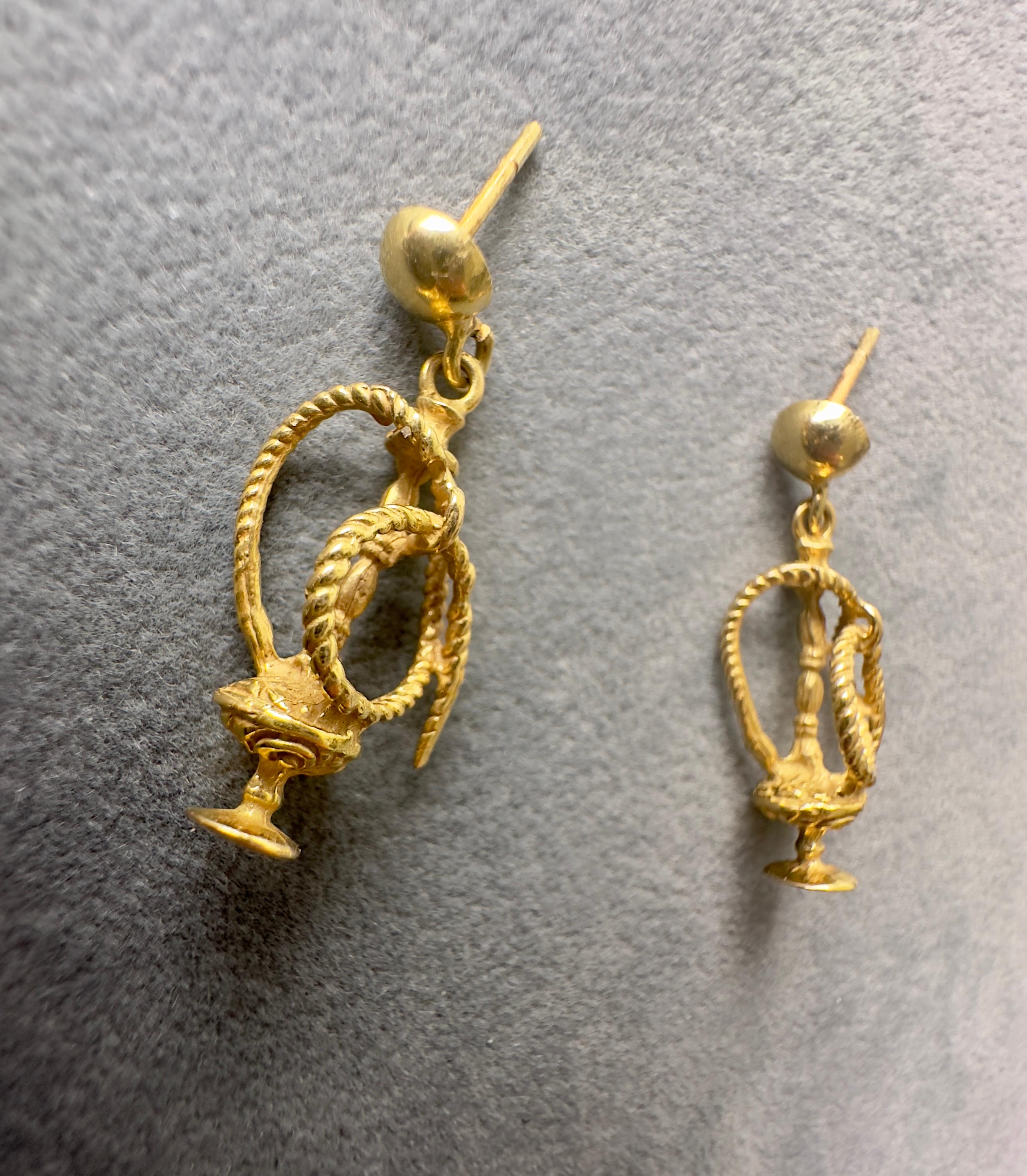 18k Yellow Gold Hookah Dangle Earrings im Angebot 3