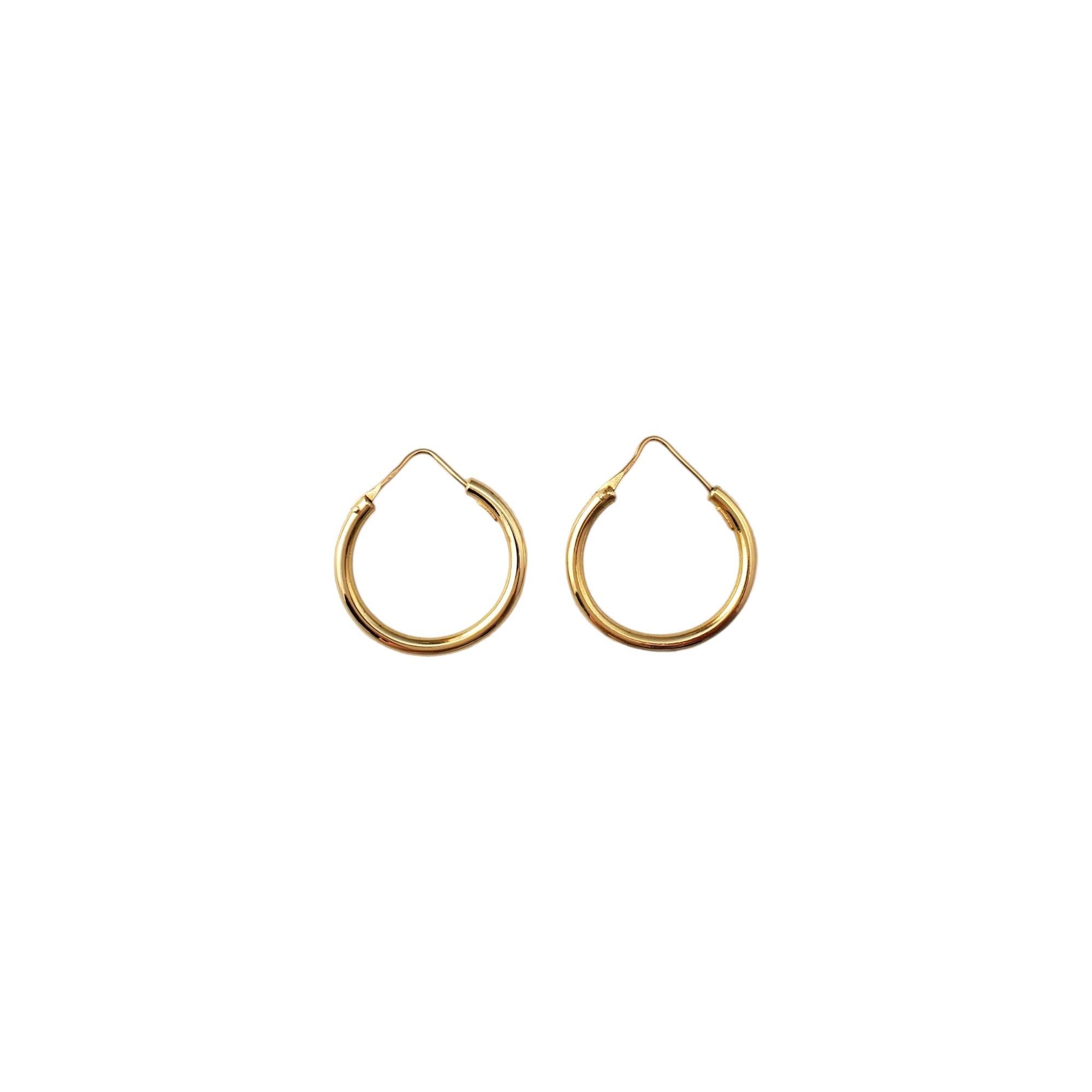 18K Yellow Gold Hoop Earrings #17188 In Good Condition For Sale In Washington Depot, CT