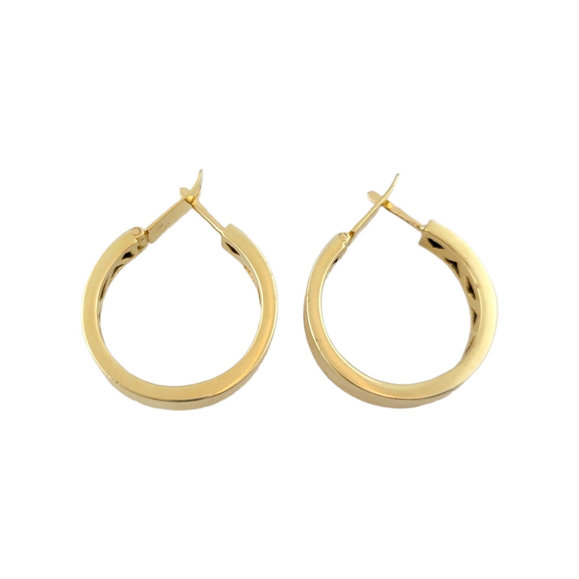 18K Yellow Gold Hoop Earrings In Good Condition In Washington Depot, CT