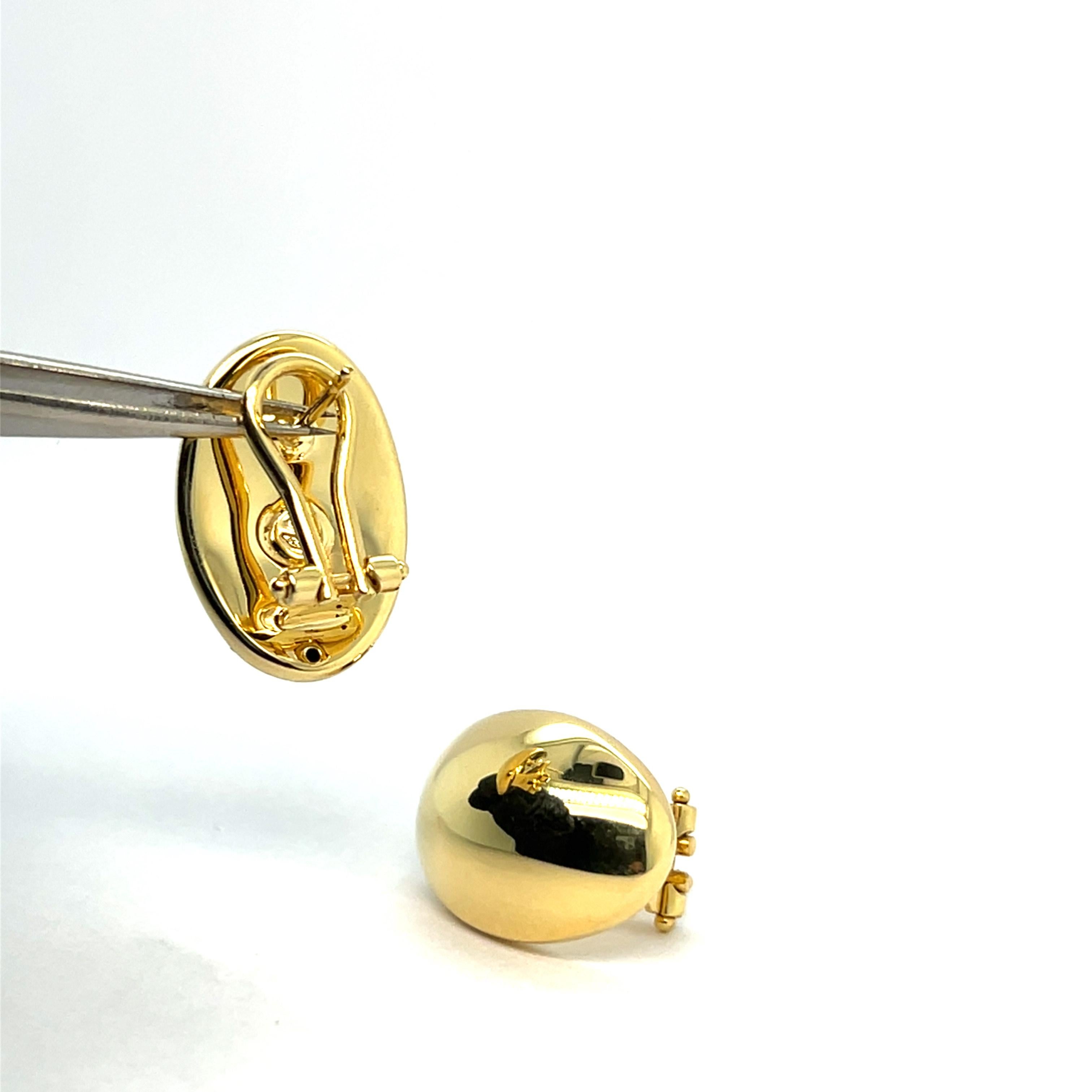 Moderno Orecchini a cerchio in oro giallo 18 carati con charms pendenti in vendita