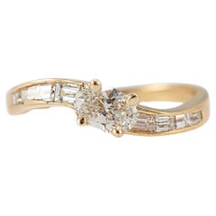 Bague de fiançailles en or jaune 18 carats, diamants baguettes et diamants ovales accentués