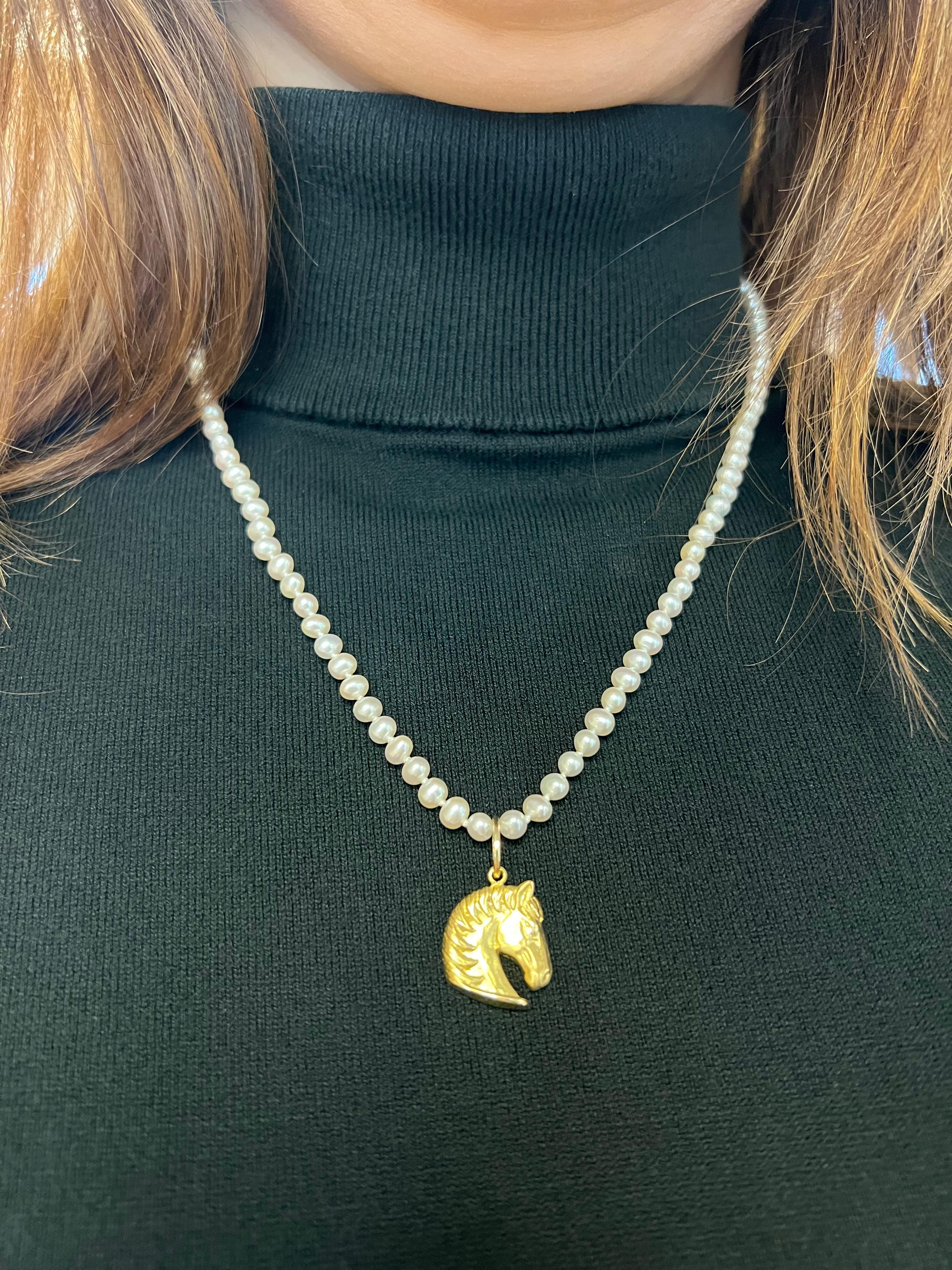 18k Yellow Gold Horse Pendant In New Condition For Sale In New York, NY
