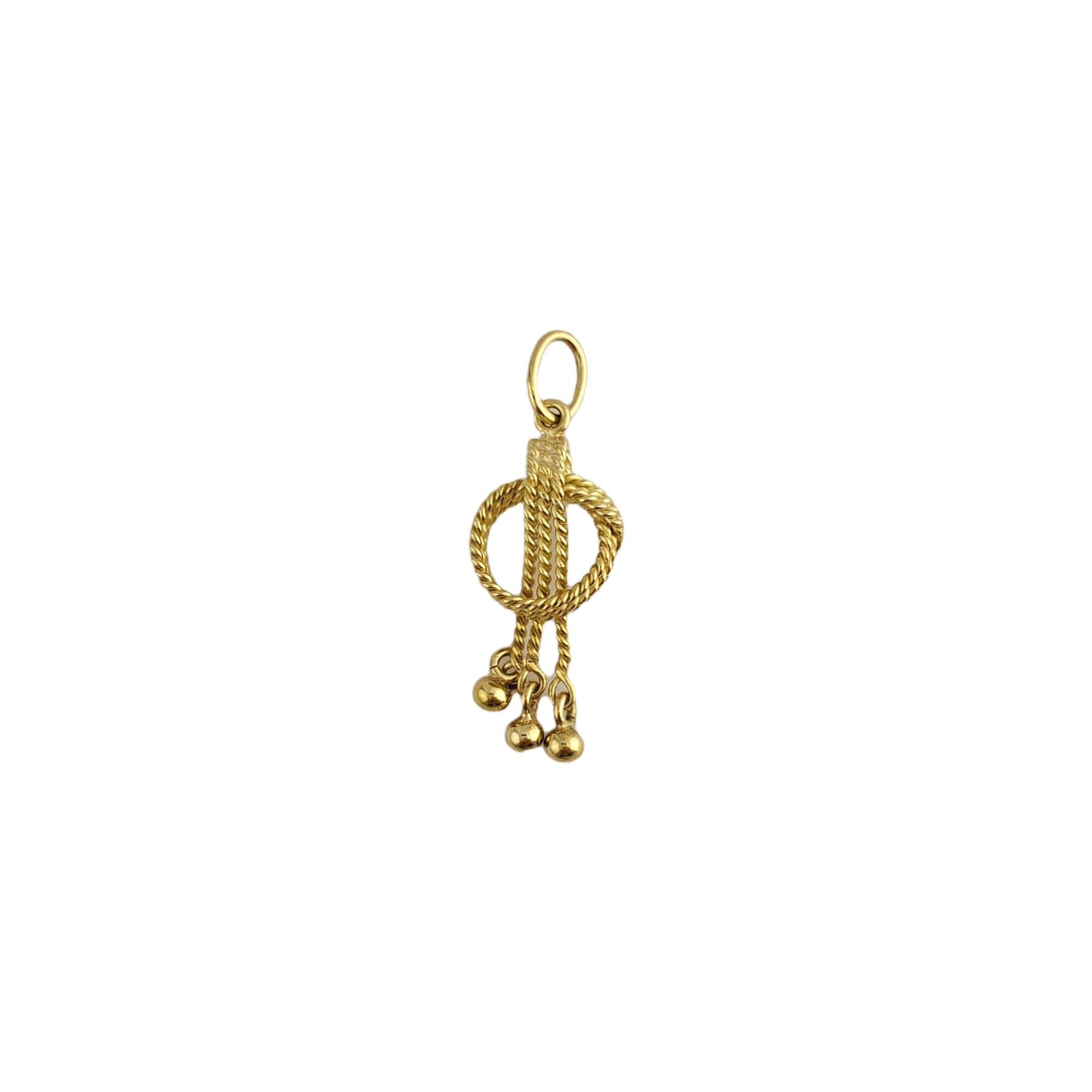 Beautiful 18K yellow gold horse rope charm!

Size: 11.39mm X 24.95mm

Weight:  2.7gr /  1.7dwt

Very good condition, professionally polished.

Will come packaged in a gift box and will be shipped U.S. Priority Mail Insured.

AK5/6/22/17KCS