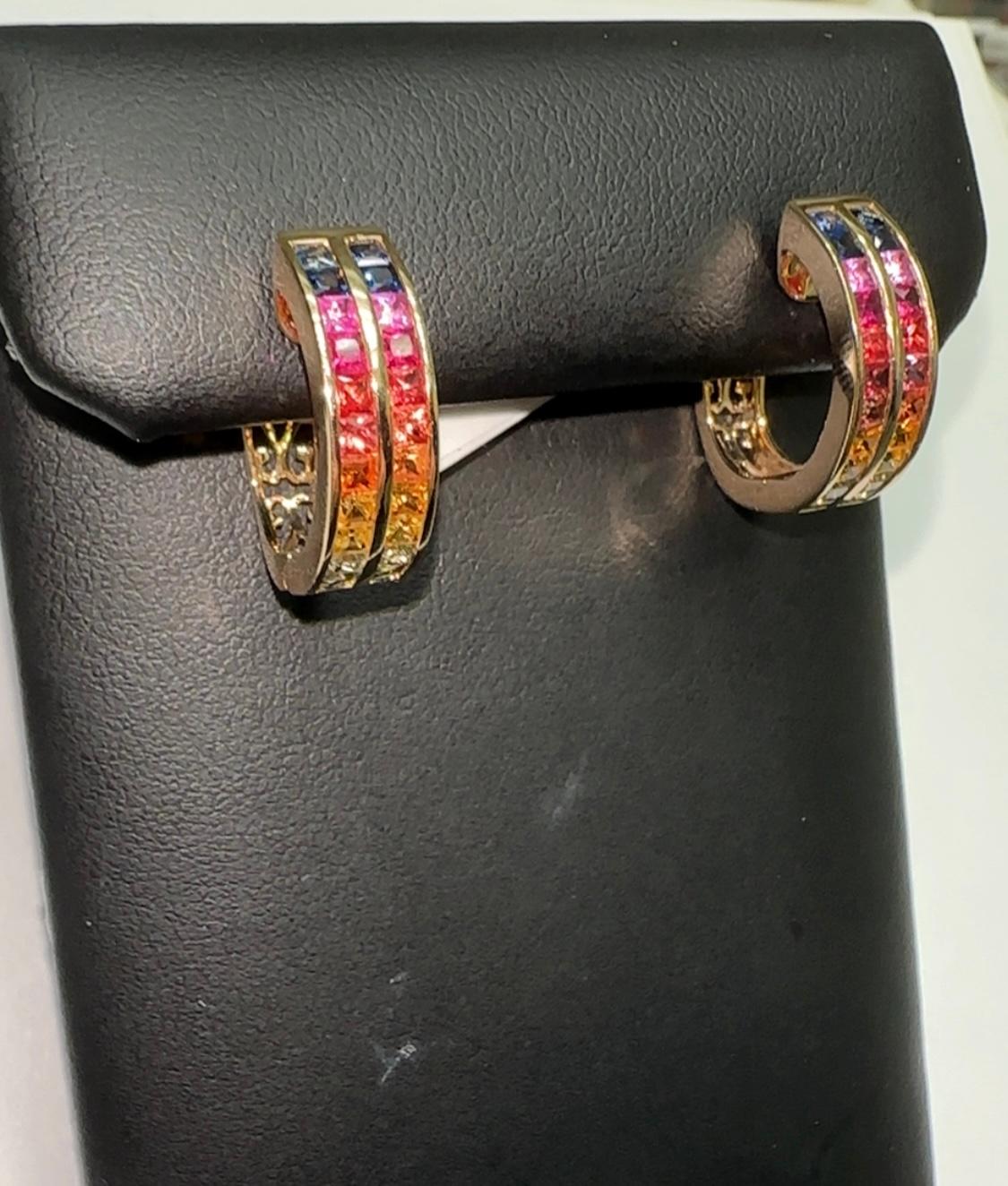 Contemporary 18K Yellow gold Huggies earring with multicolor sapphire For Sale
