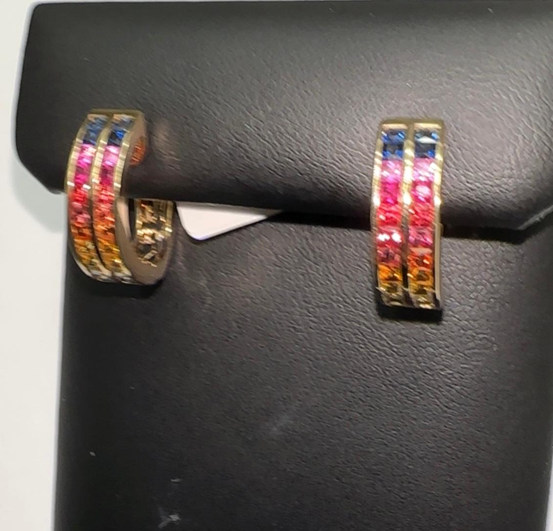 18K Yellow gold Huggies earring with multicolor sapphire In New Condition For Sale In Miami, FL