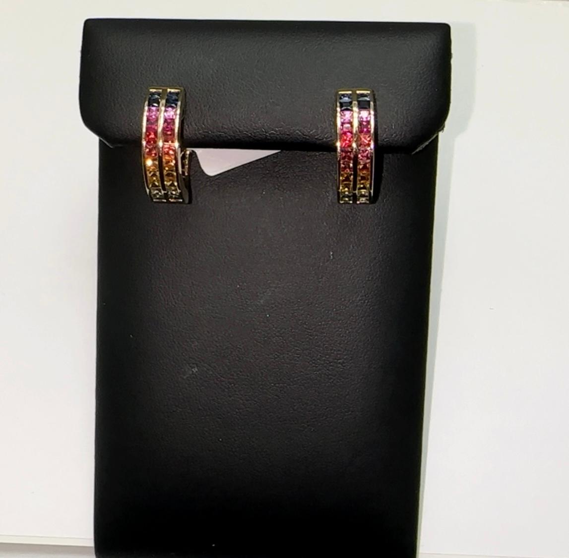 Women's or Men's 18K Yellow gold Huggies earring with multicolor sapphire For Sale