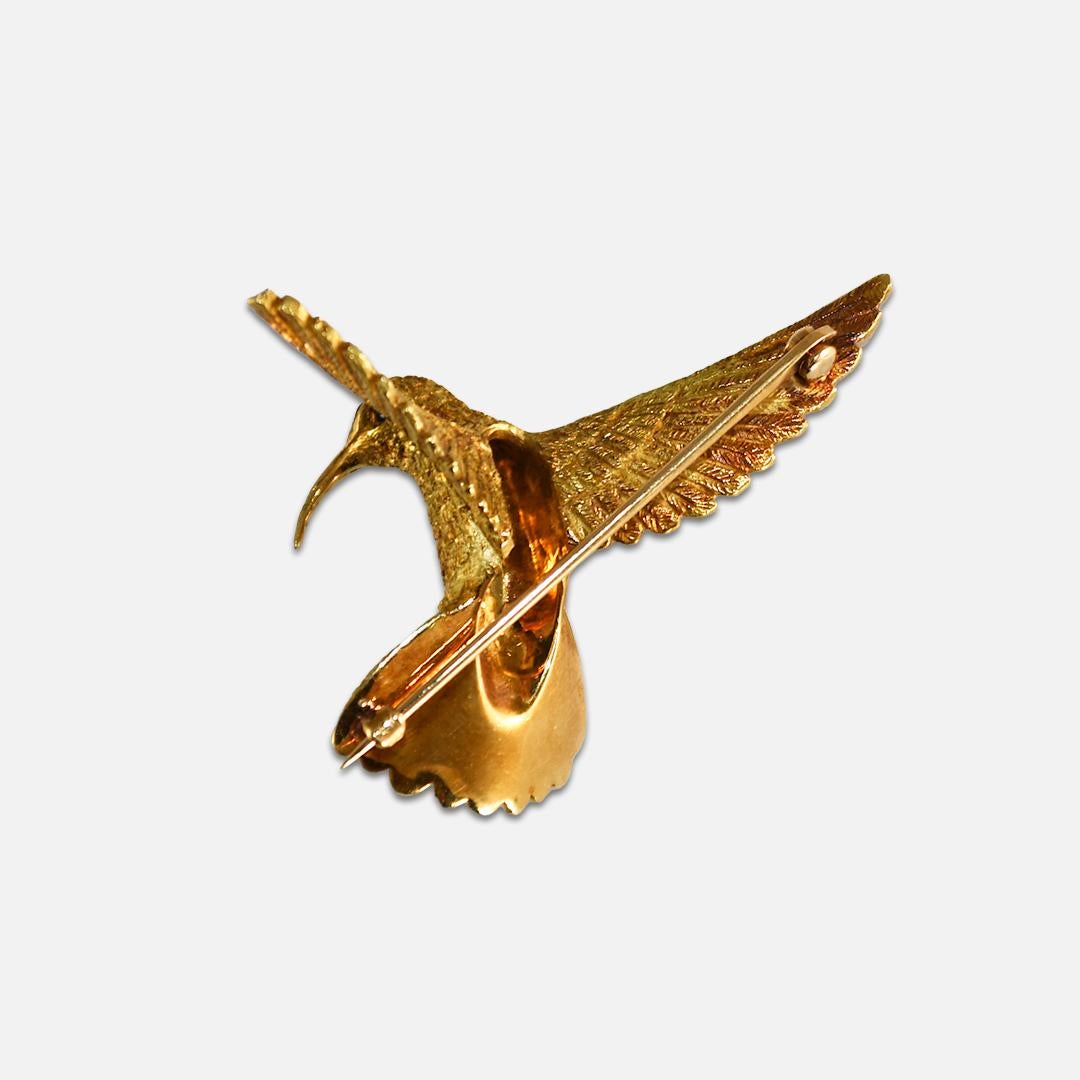 18K Yellow Gold Hummingbird Brooch In Excellent Condition In Laguna Beach, CA
