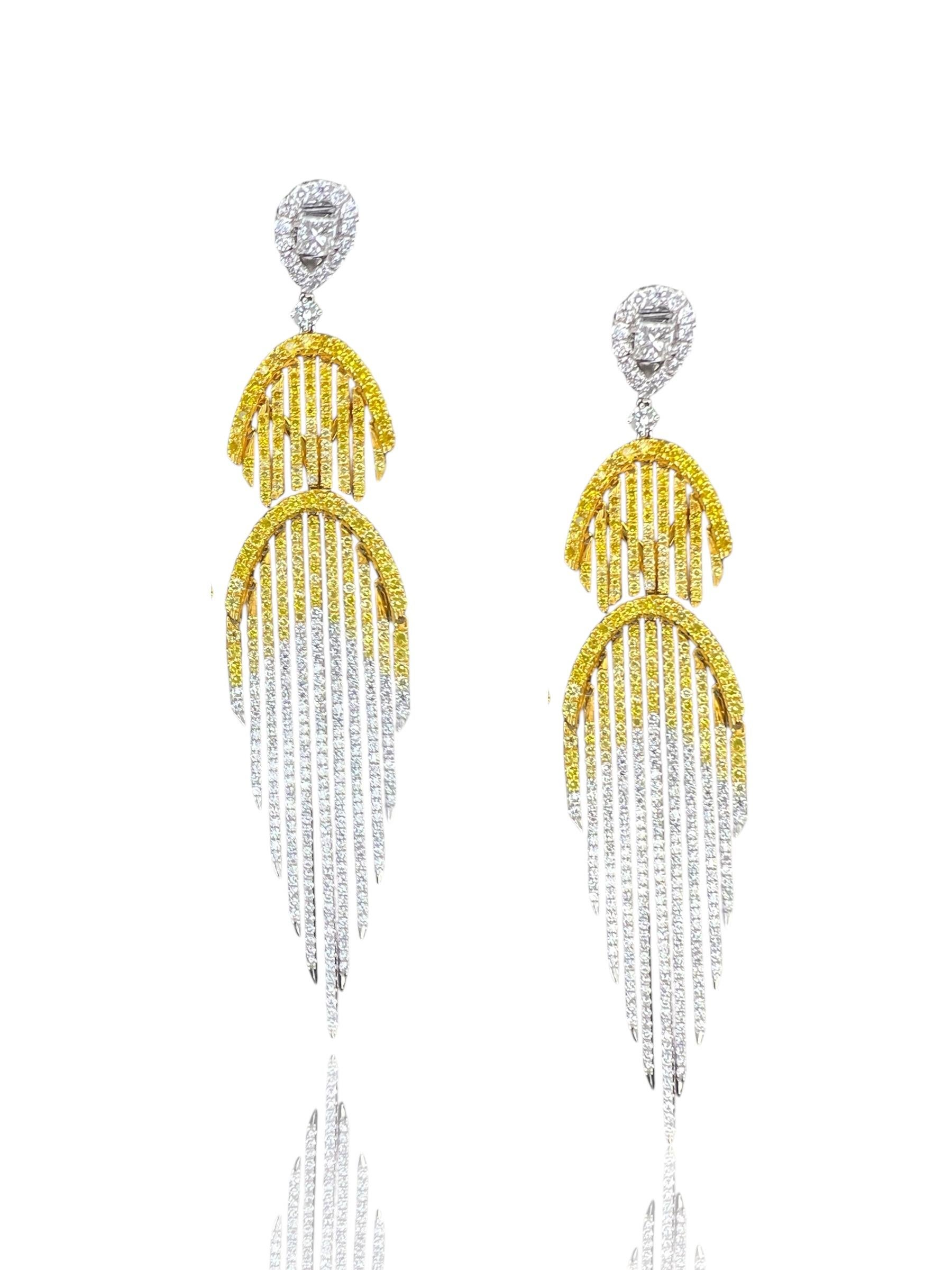 Orecchini lunghi con nappe in oro giallo 18 carati e diamanti bianchi 4,40 carati in vendita 2