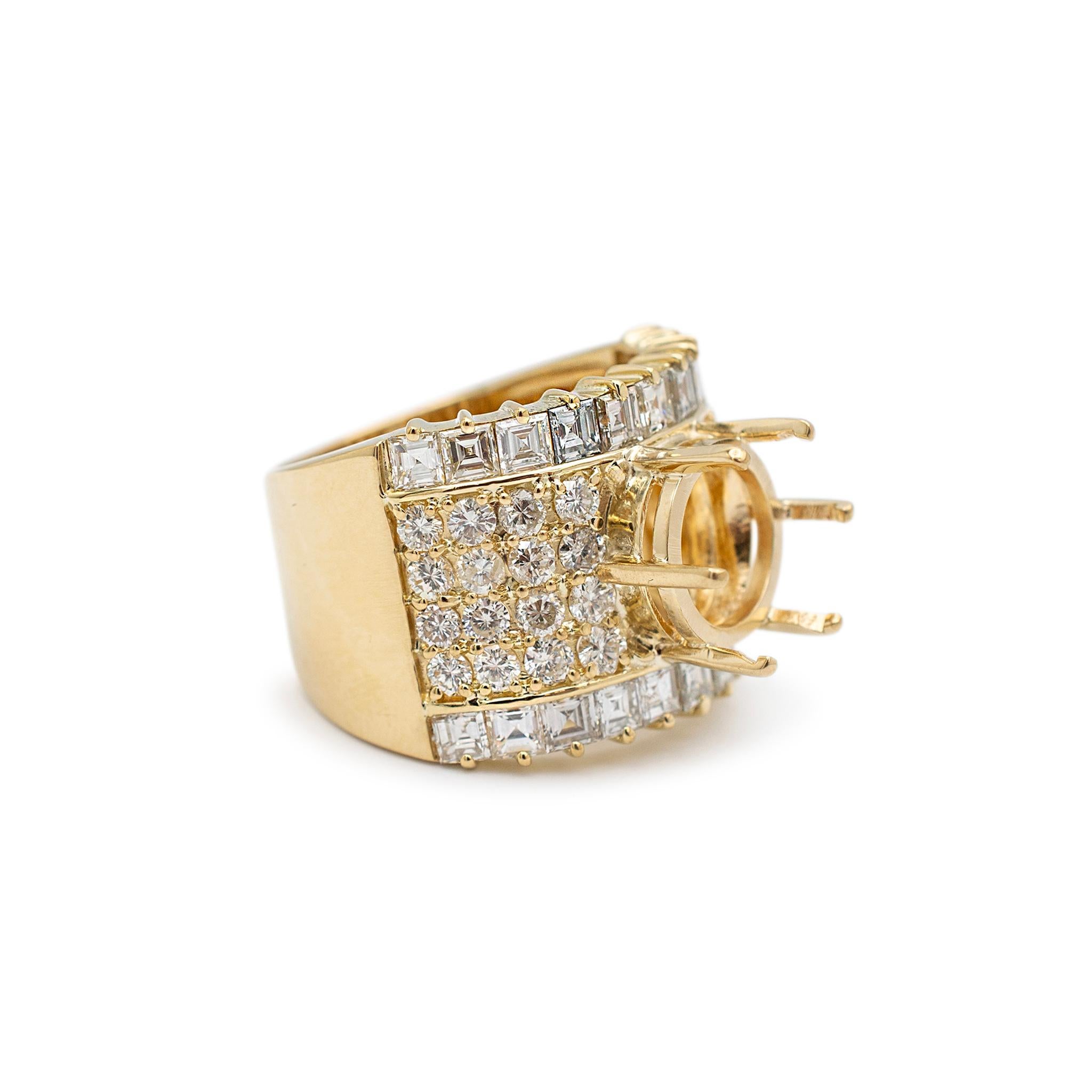 18K Yellow Gold Invisible Square Baguette Pave Round Semi Mount Ring In Excellent Condition For Sale In Houston, TX
