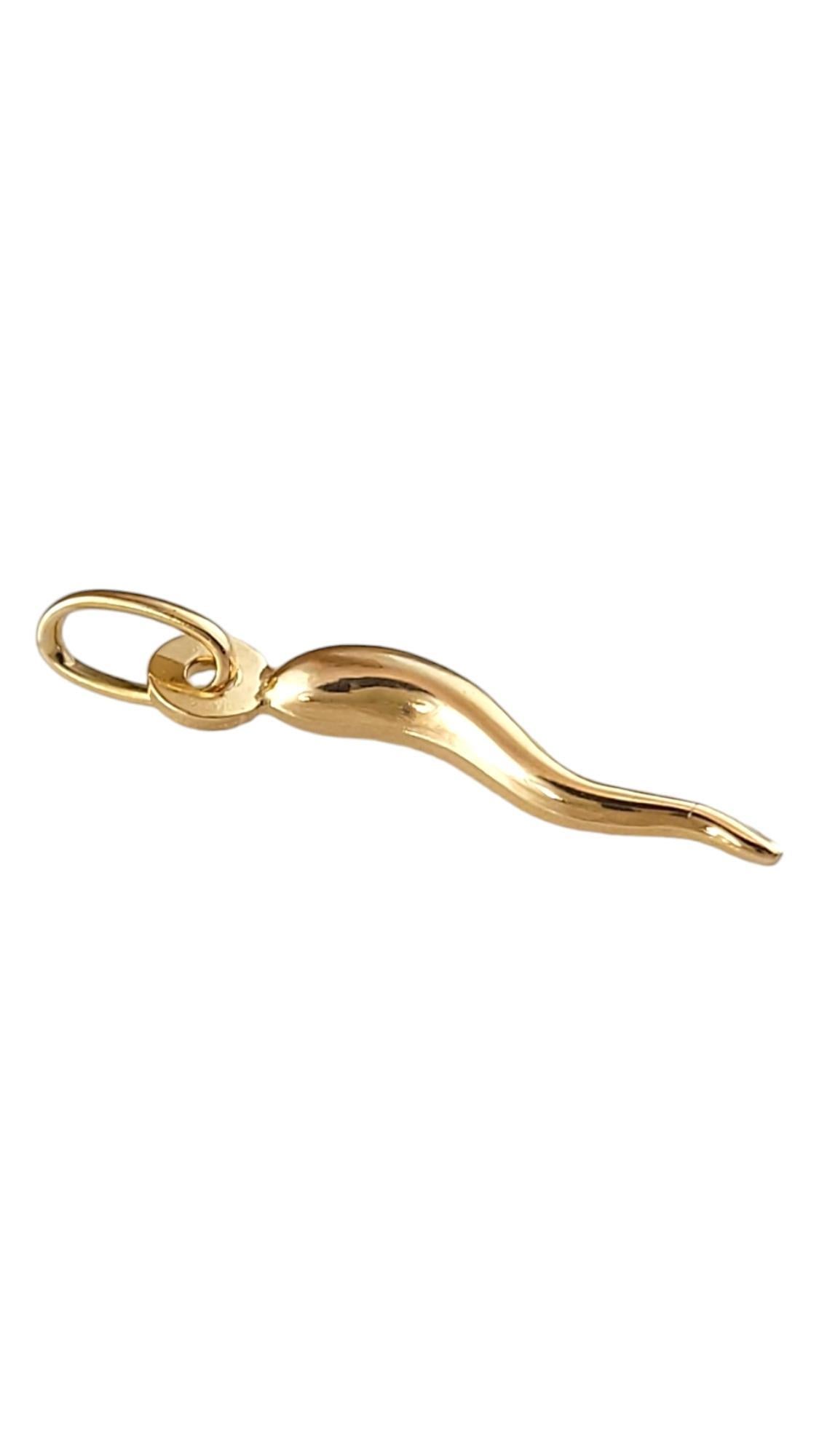 18K Yellow Gold Italian Horn Pendant #16900 In Good Condition For Sale In Washington Depot, CT