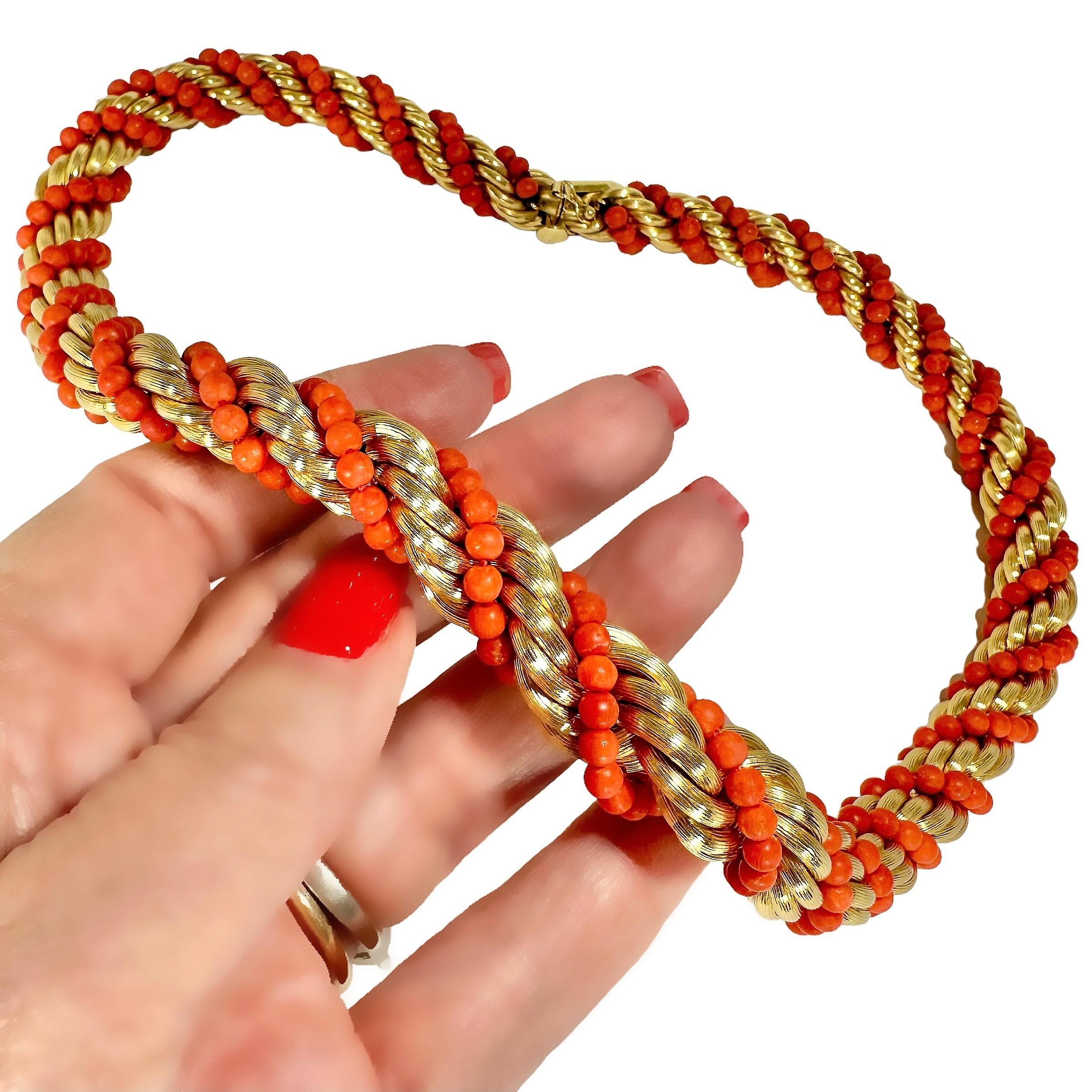 Modern 18K Yellow Gold Italian Mid-20th Century Coral Wrapped Rope Necklace For Sale