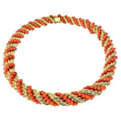 18K Yellow Gold Italian Mid-20th Century Coral Wrapped Rope Necklace