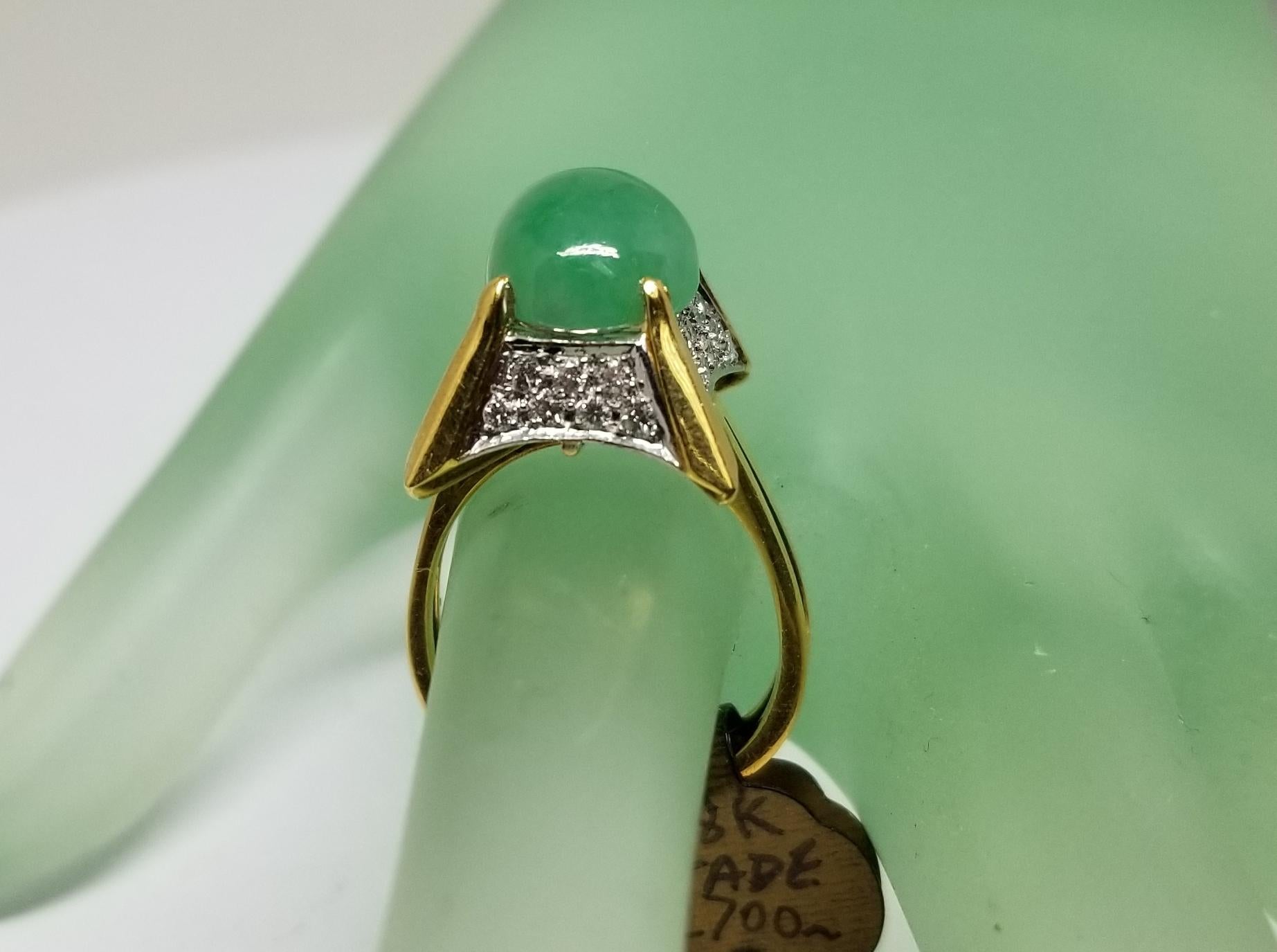 Contemporary 18 Karat Yellow Gold Jade and Diamond Ring