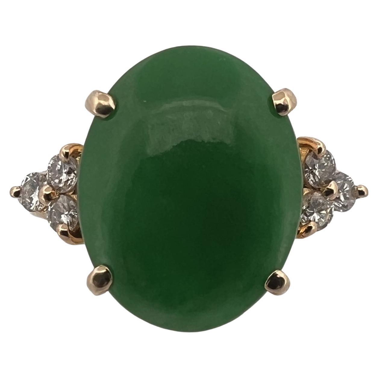 18k yellow gold Jade and Diamond ring For Sale