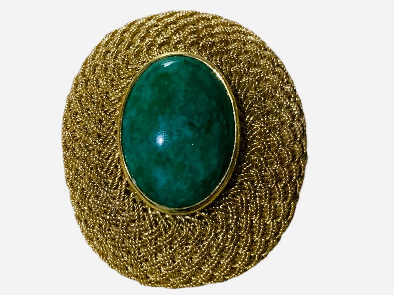 18K Yellow Gold Jade Brooch For Sale 1