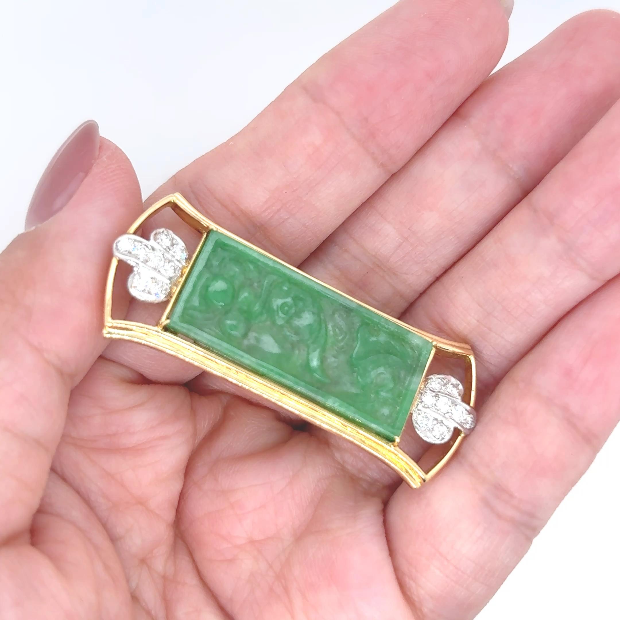 Contemporaneo Spilla in oro giallo 18k con giada e diamanti in vendita