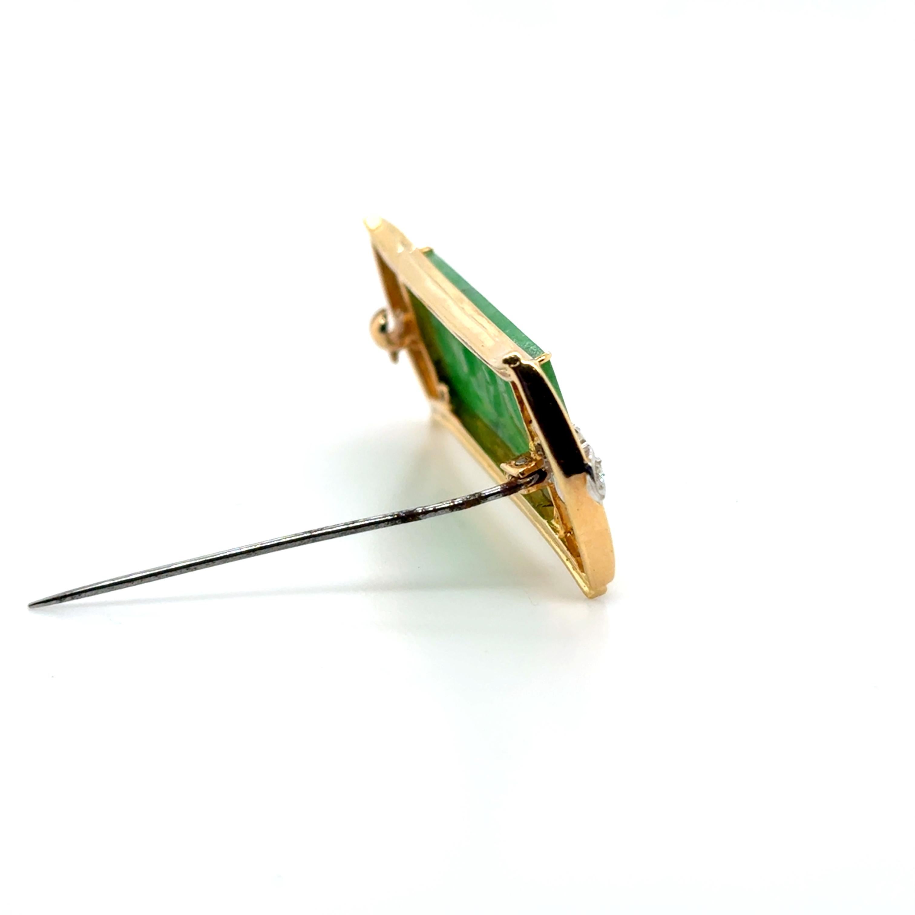 Spilla in oro giallo 18k con giada e diamanti In condizioni Nuovo in vendita a Hong Kong, HK