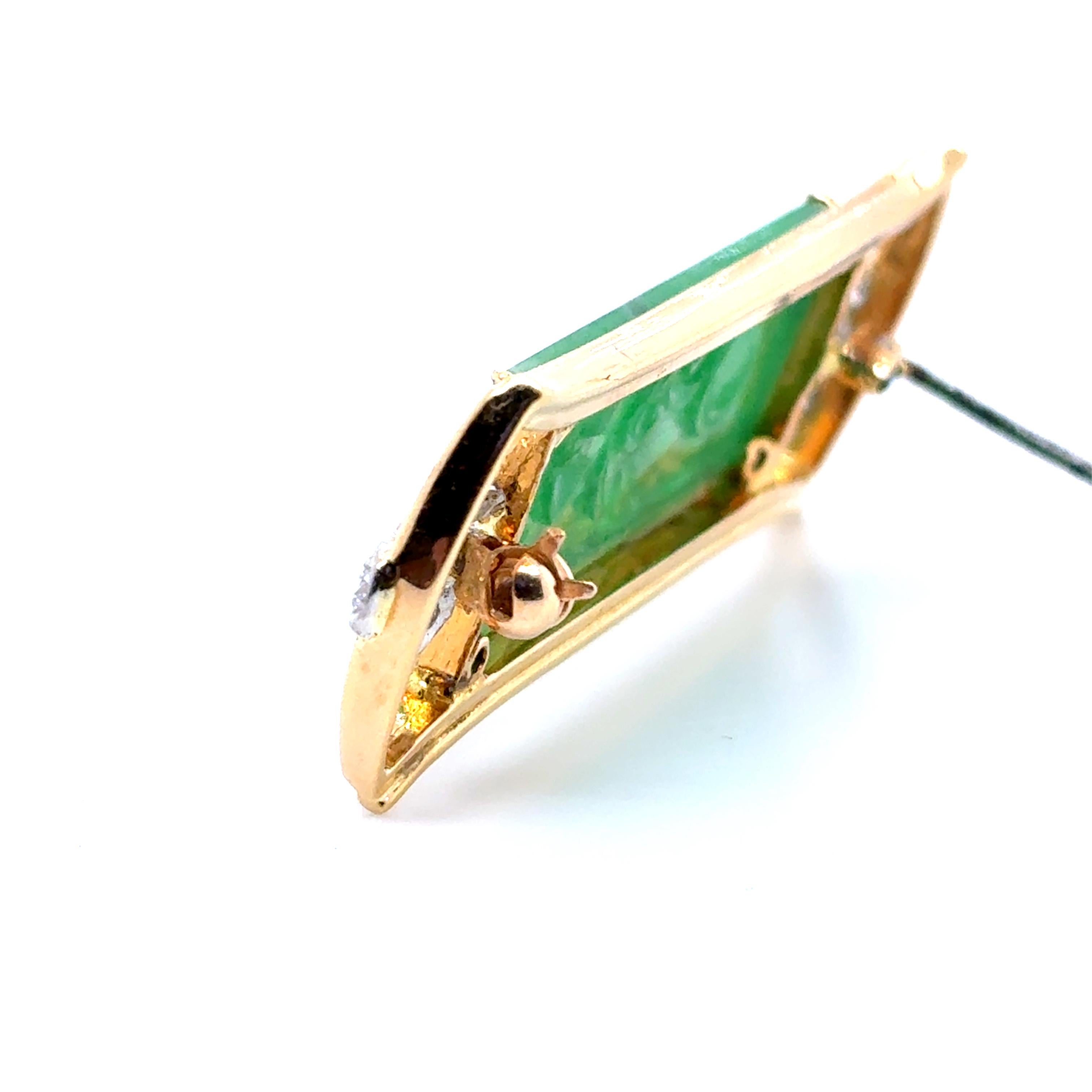 Spilla in oro giallo 18k con giada e diamanti in vendita 3