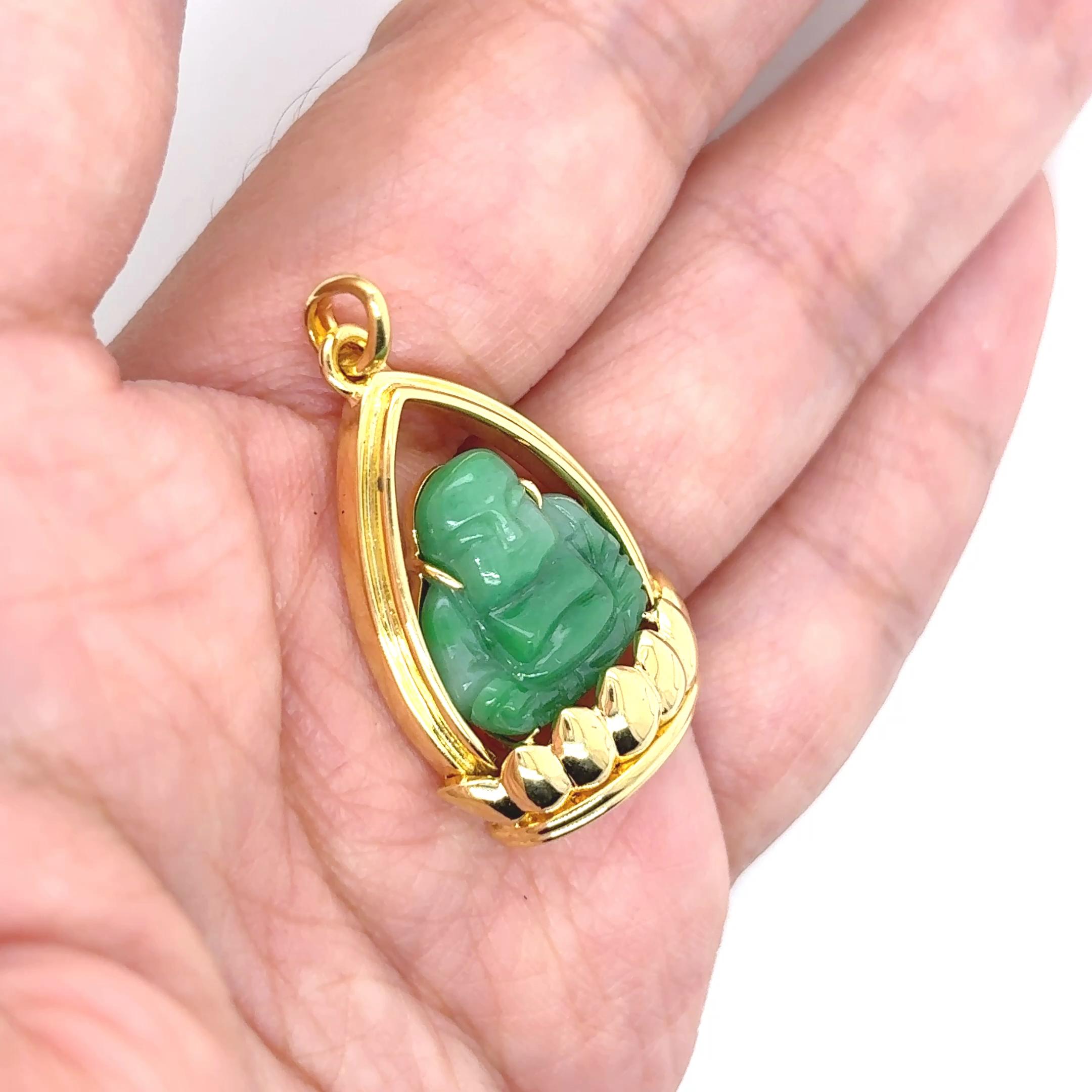 Ciondolo di giada in oro giallo 18k in vendita 10
