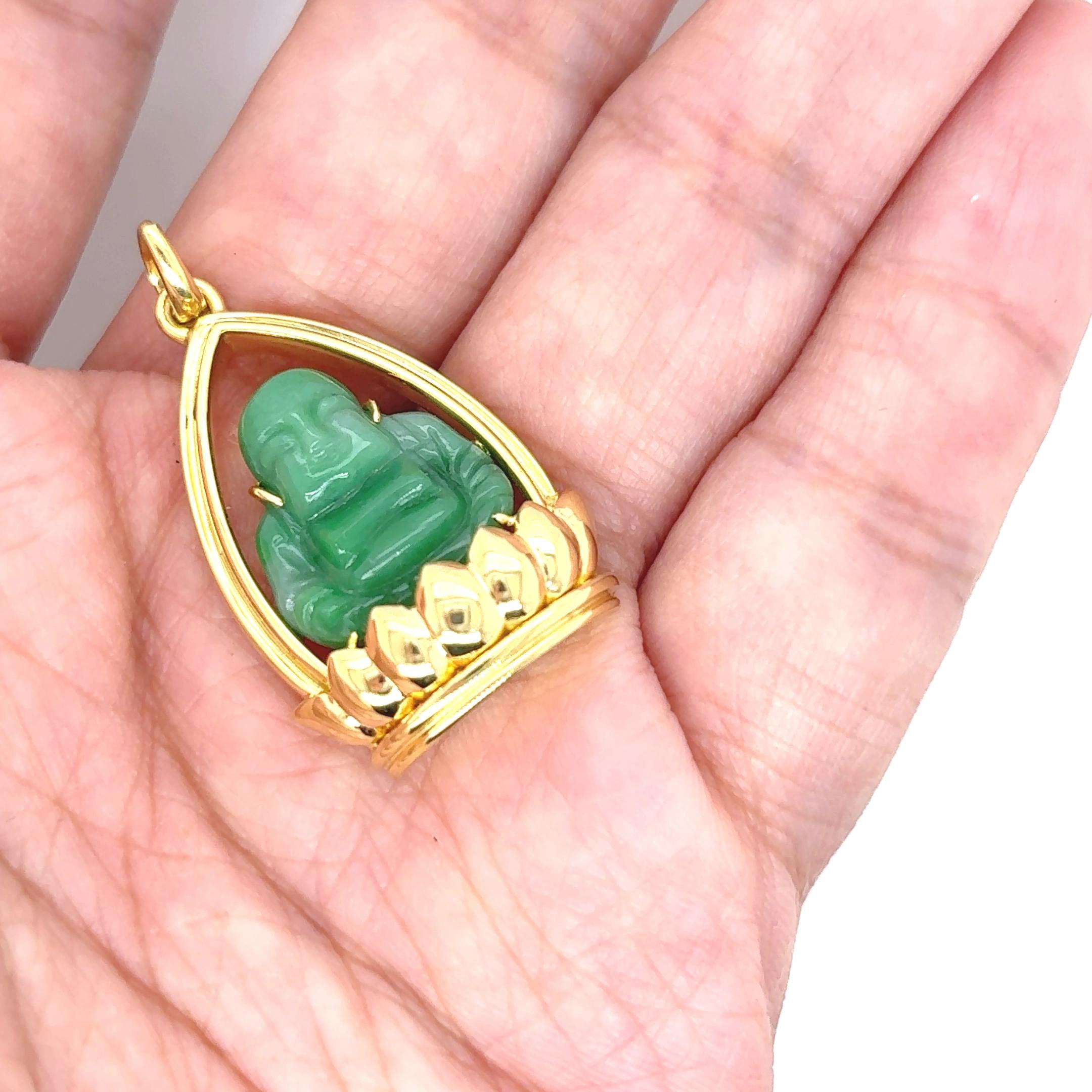 Ciondolo di giada in oro giallo 18k in vendita 11