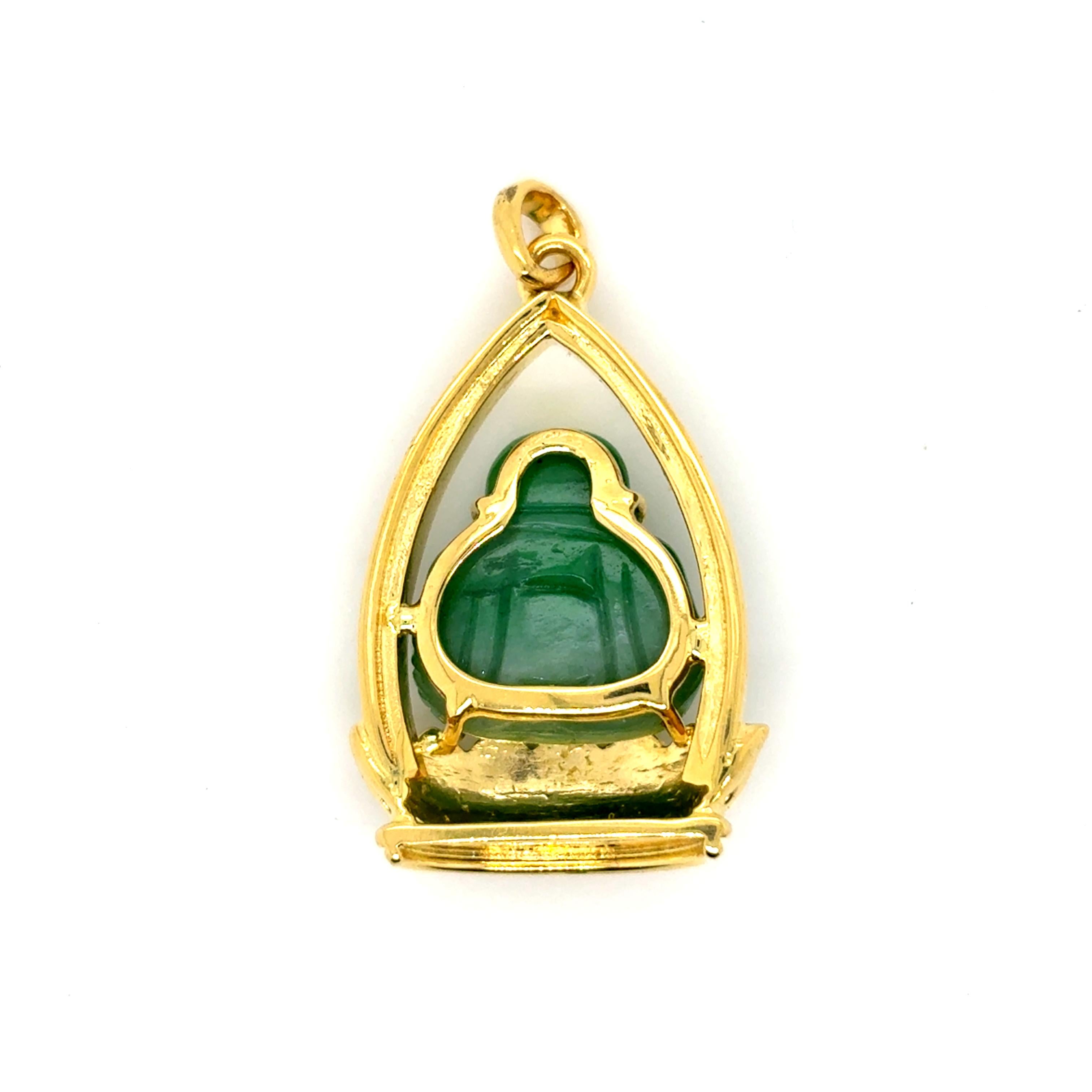 Ciondolo di giada in oro giallo 18k in vendita 3