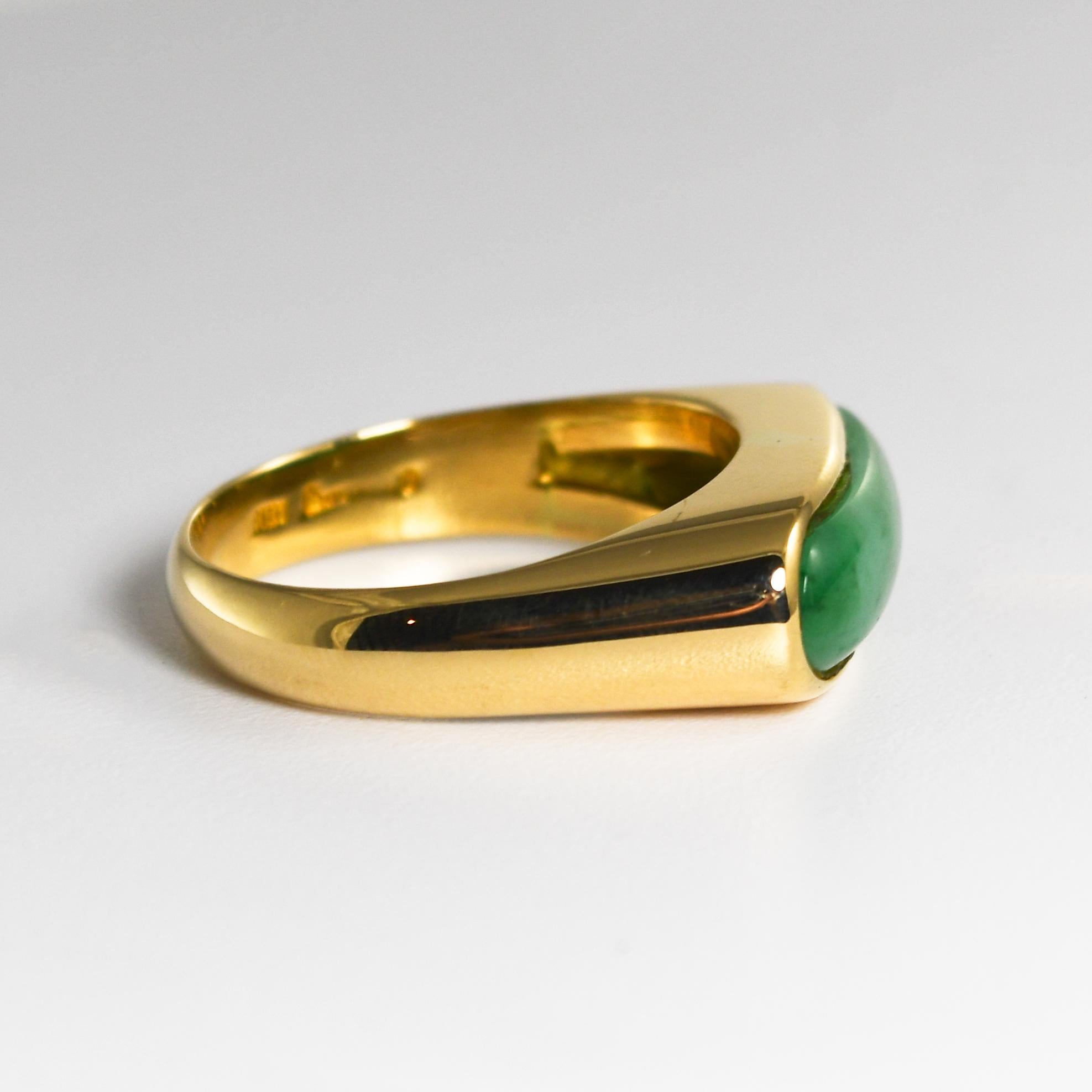 18 Karat Gelbgold Jade-Ring 7.6 g (Ungeschliffen)