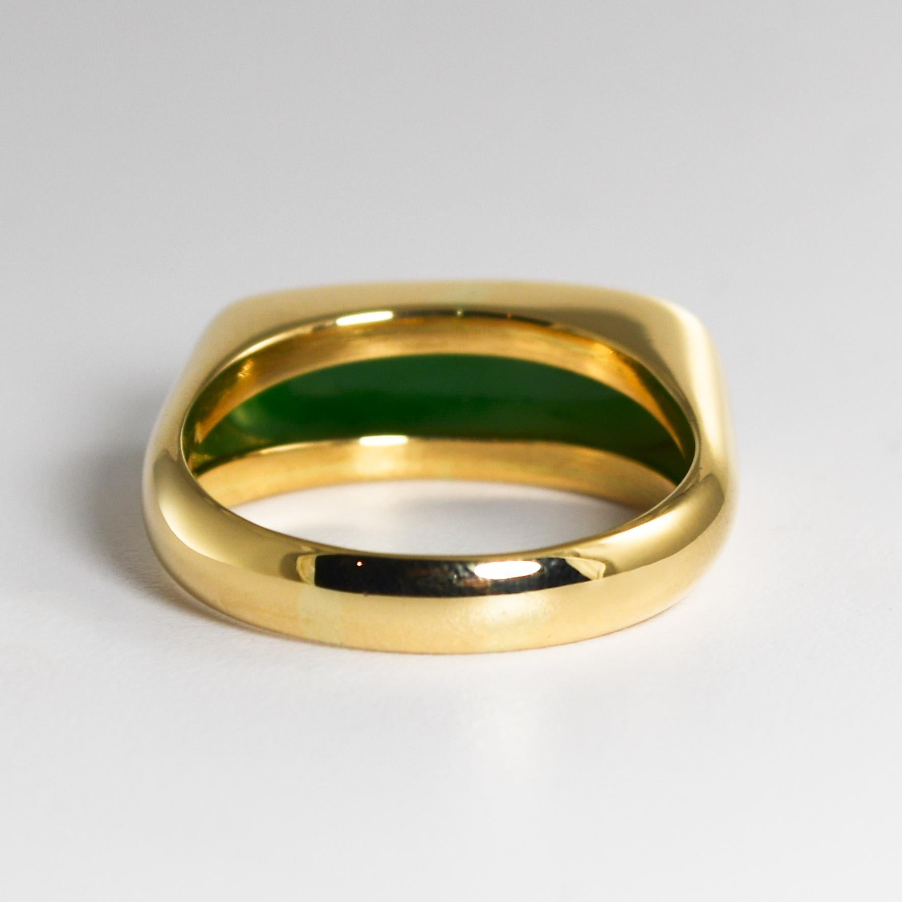 18 Karat Gelbgold Jade-Ring 7.6 g im Zustand „Hervorragend“ in Laguna Beach, CA
