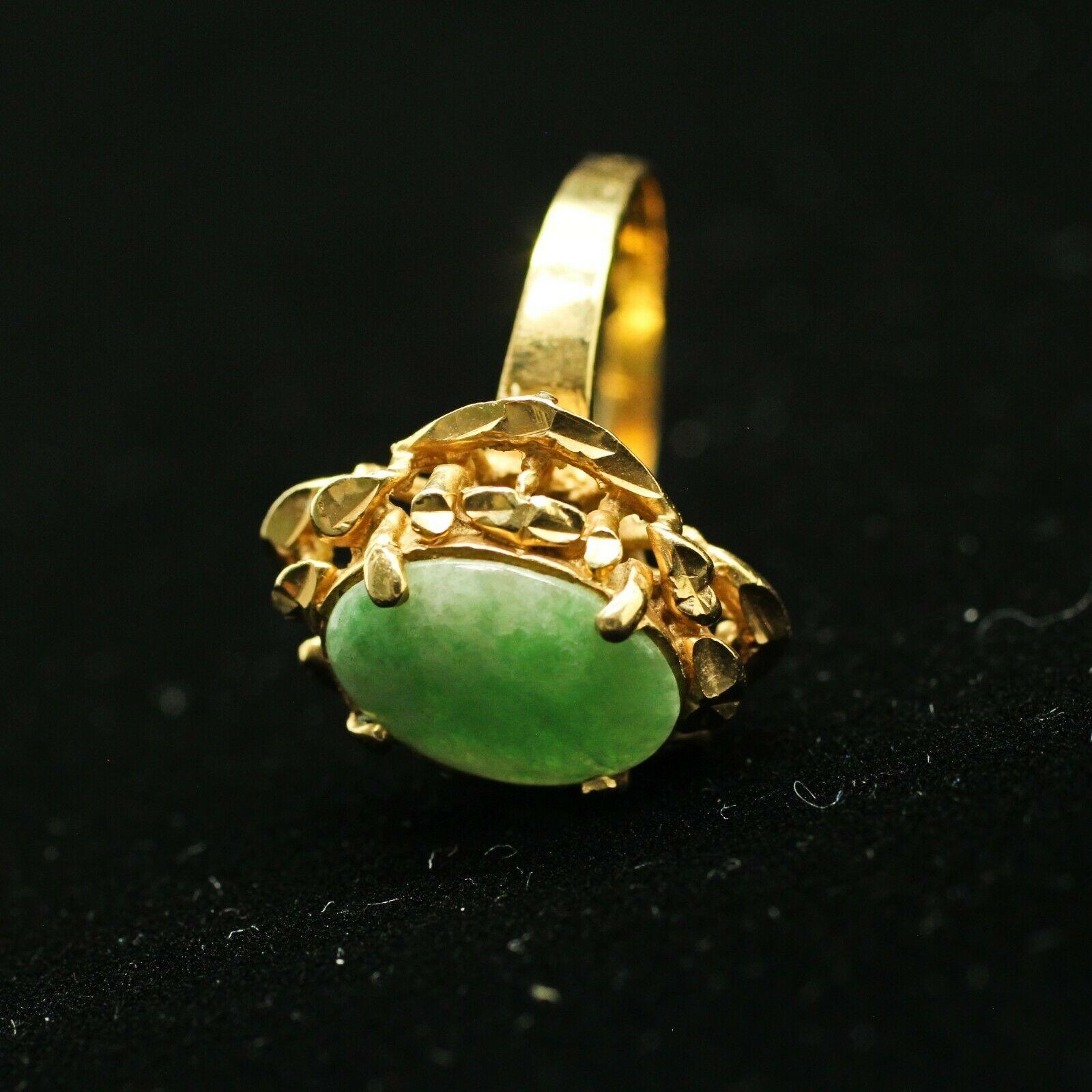  Specifications:
    STONE: GREEN OVAL JADE STONE 11.9MM-8.7MM 
    type: VINTAGE STYLE
    metal: 18K YELLOW GOLD
    SIZE: 5.75
    WIDTH/THICK: 15.2MM-8.4MM
    WEIGHT: 4.3GRS
