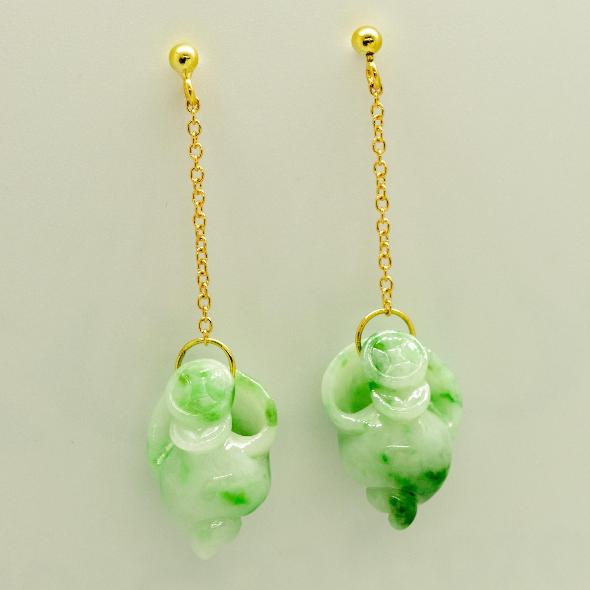 Donna Orecchini pendenti estivi a forma di conchiglia in giadeite d'oro giallo 18 carati Intini Jewels in vendita