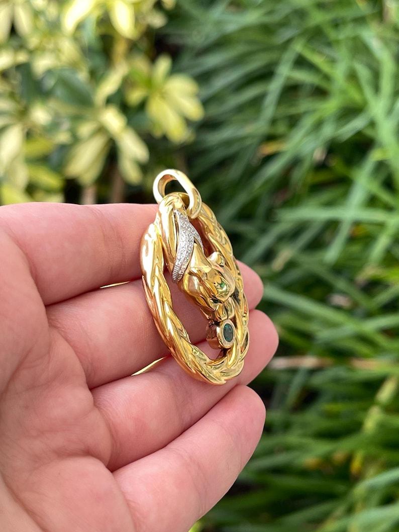 Women's 18K Yellow Gold Jaguar Pendant  CZ Diamond V Cut Cat Necklace 750 Gold For Sale