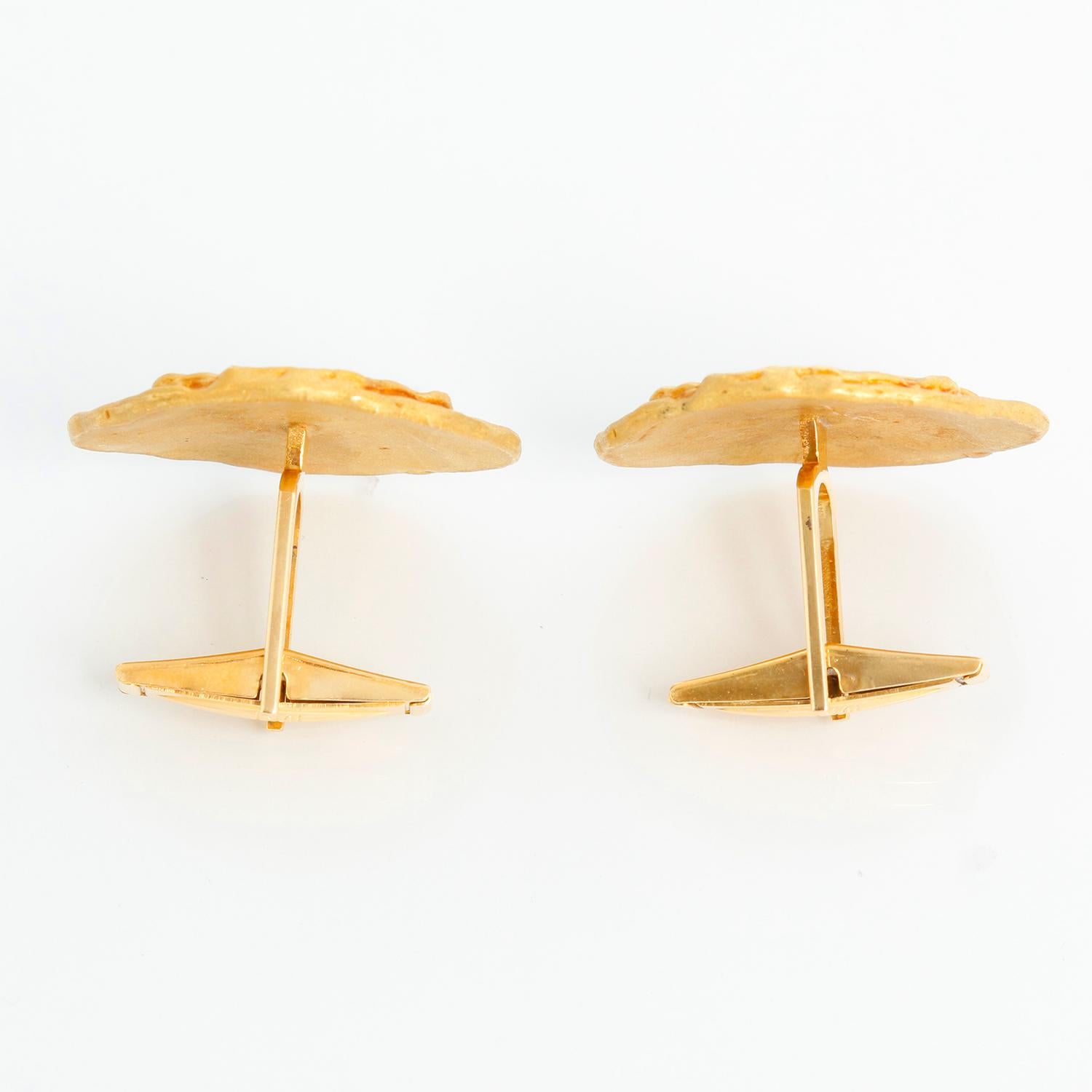 18K Yellow Gold King Midas Cufflinks In Excellent Condition For Sale In Dallas, TX