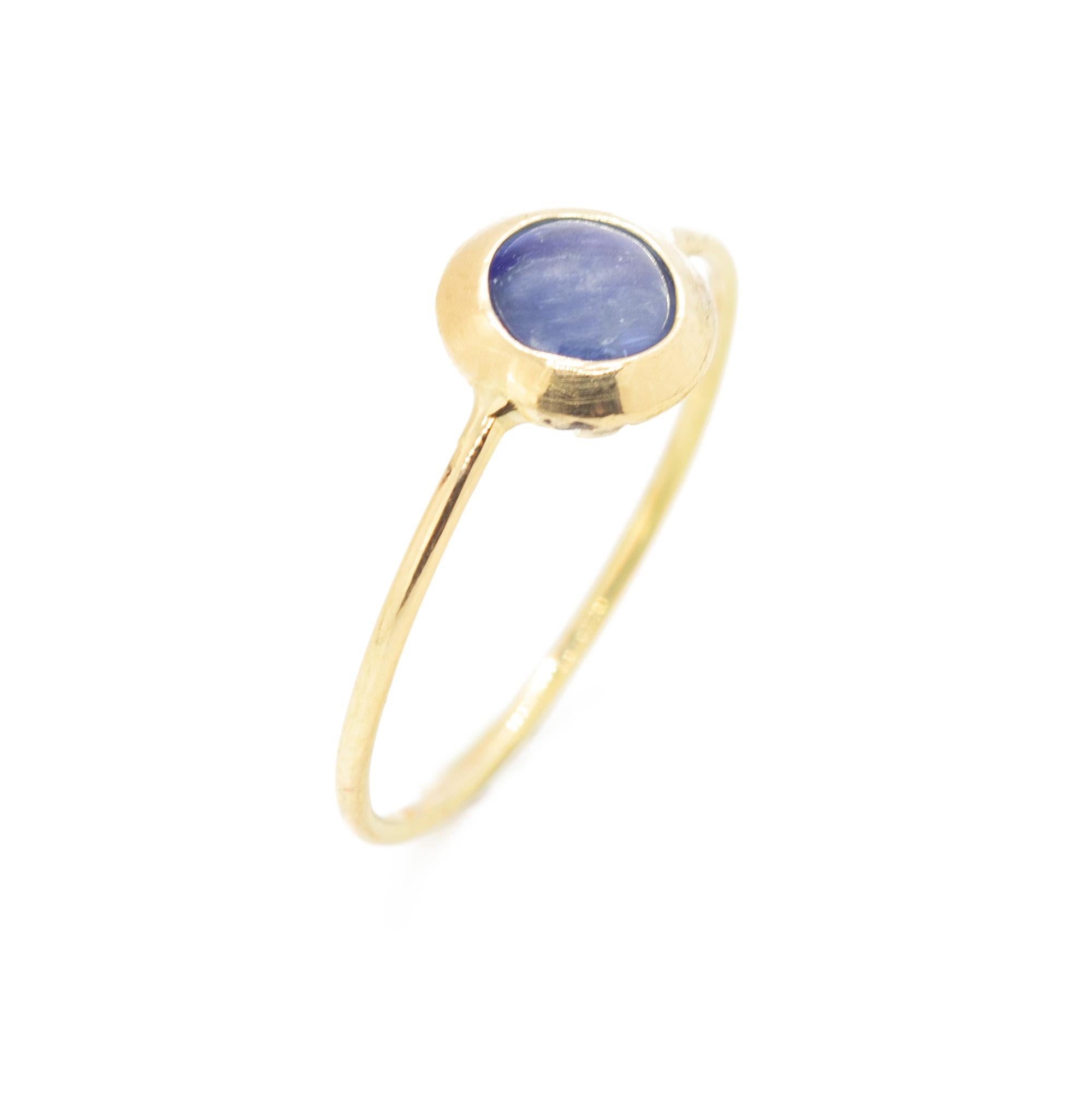Taille cabochon Intini Jewels Bague empilable style Boho chic en or jaune 18 carats avec cabochon de Kyanite en vente