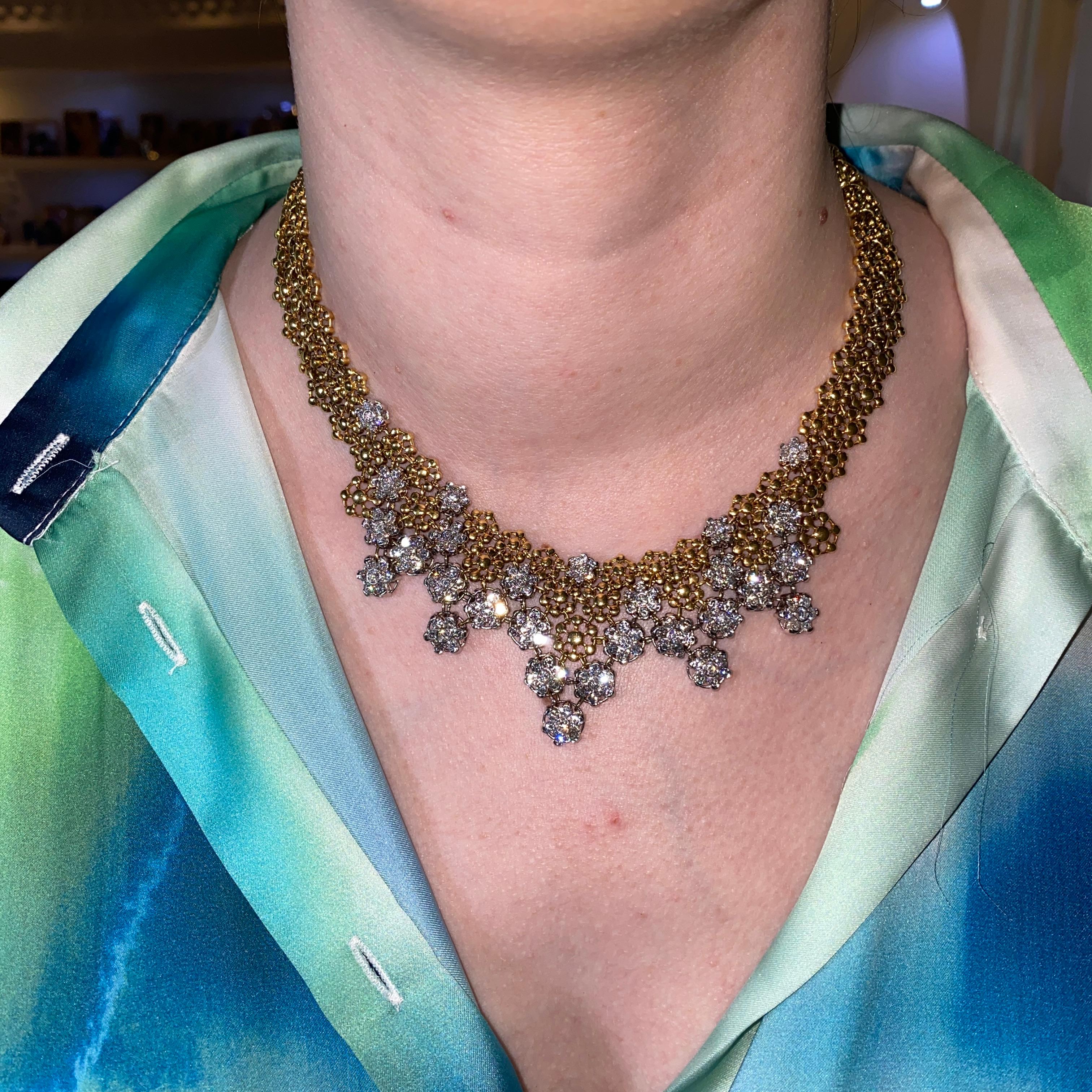 Girocollo in oro giallo 18K ispirato al pizzo con accenti floreali di diamante in vendita 2