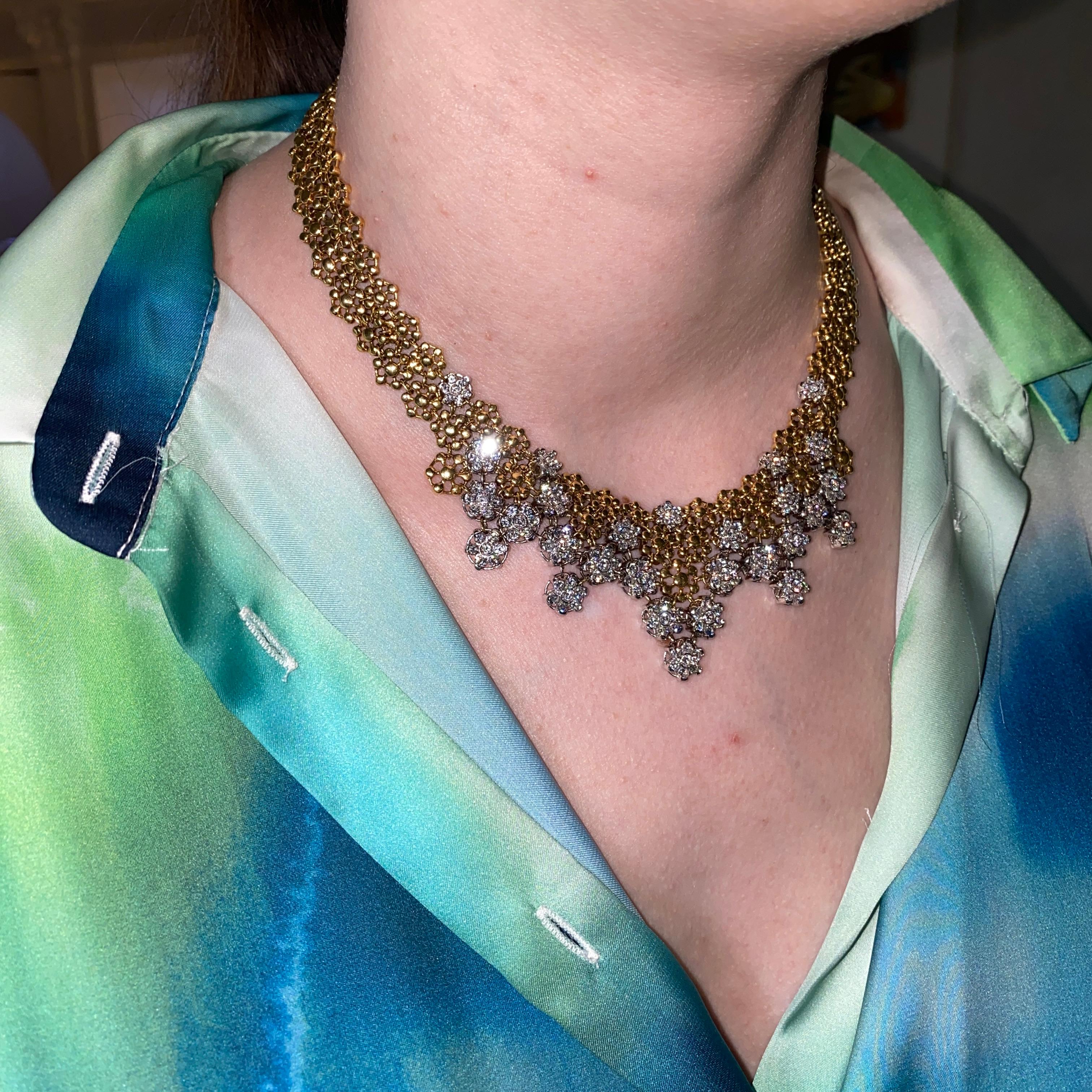 Girocollo in oro giallo 18K ispirato al pizzo con accenti floreali di diamante in vendita 3