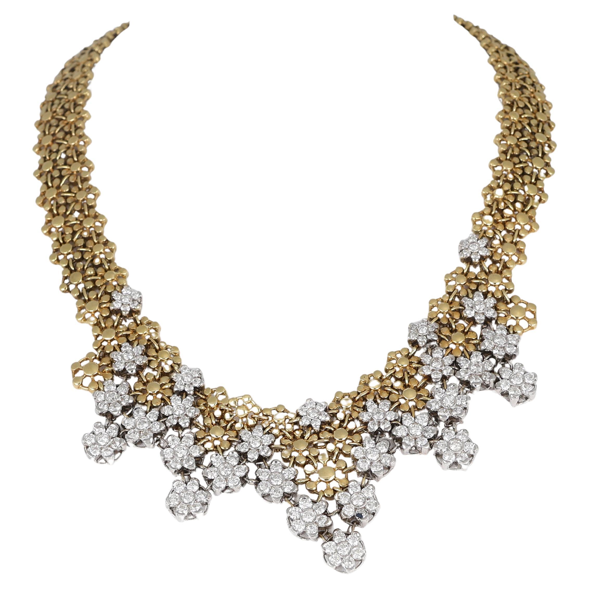 Girocollo in oro giallo 18K ispirato al pizzo con accenti floreali di diamante in vendita